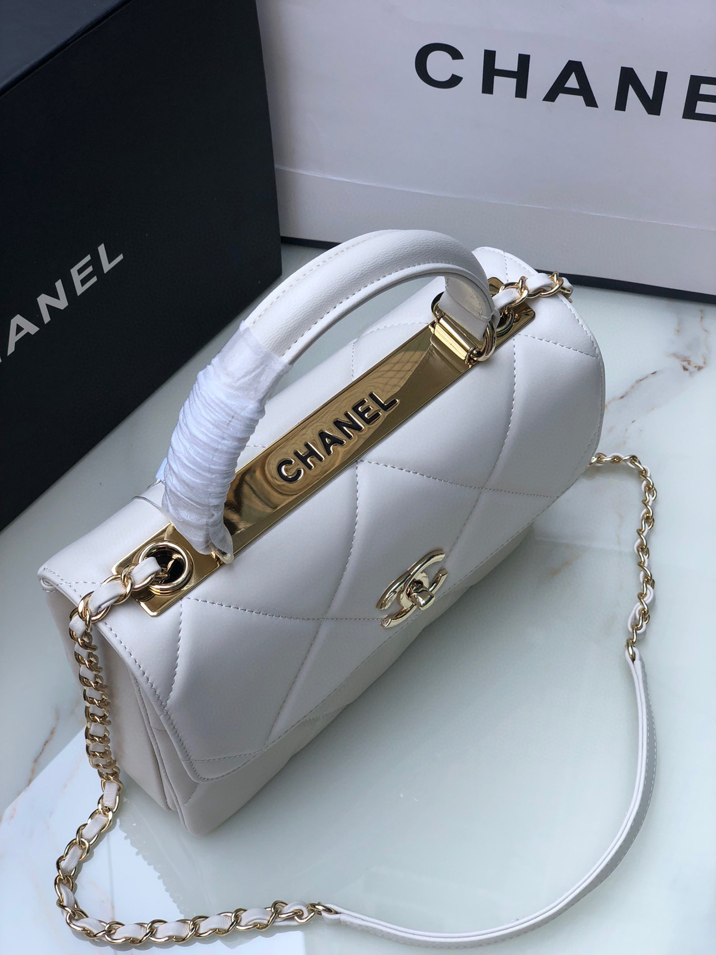 CHANEL FLAP BAG WITH TOP HANDLE 6.6 × 9.8 × 4.7 in