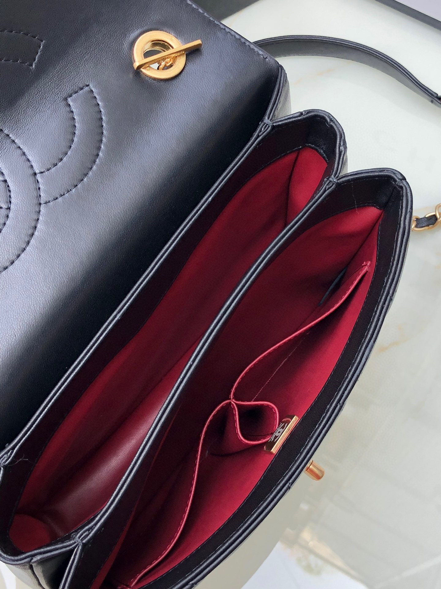 CHANEL FLAP BAG WITH TOP HANDLE 6.6 × 9.8 × 4.7 in