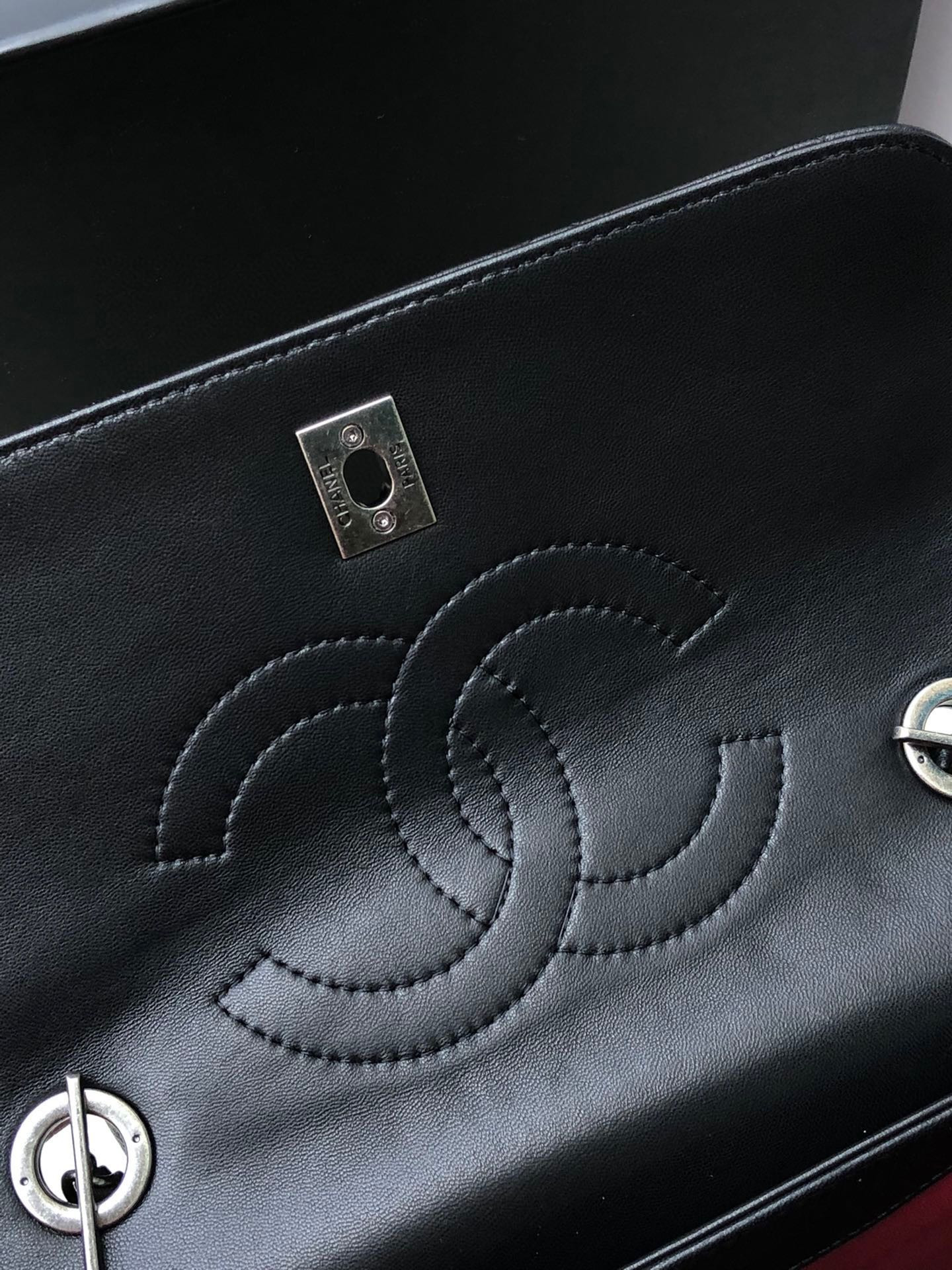 CHANEL FLAP BAG WITH TOP HANDLE 6.6 × 9.8 × 4.7 in