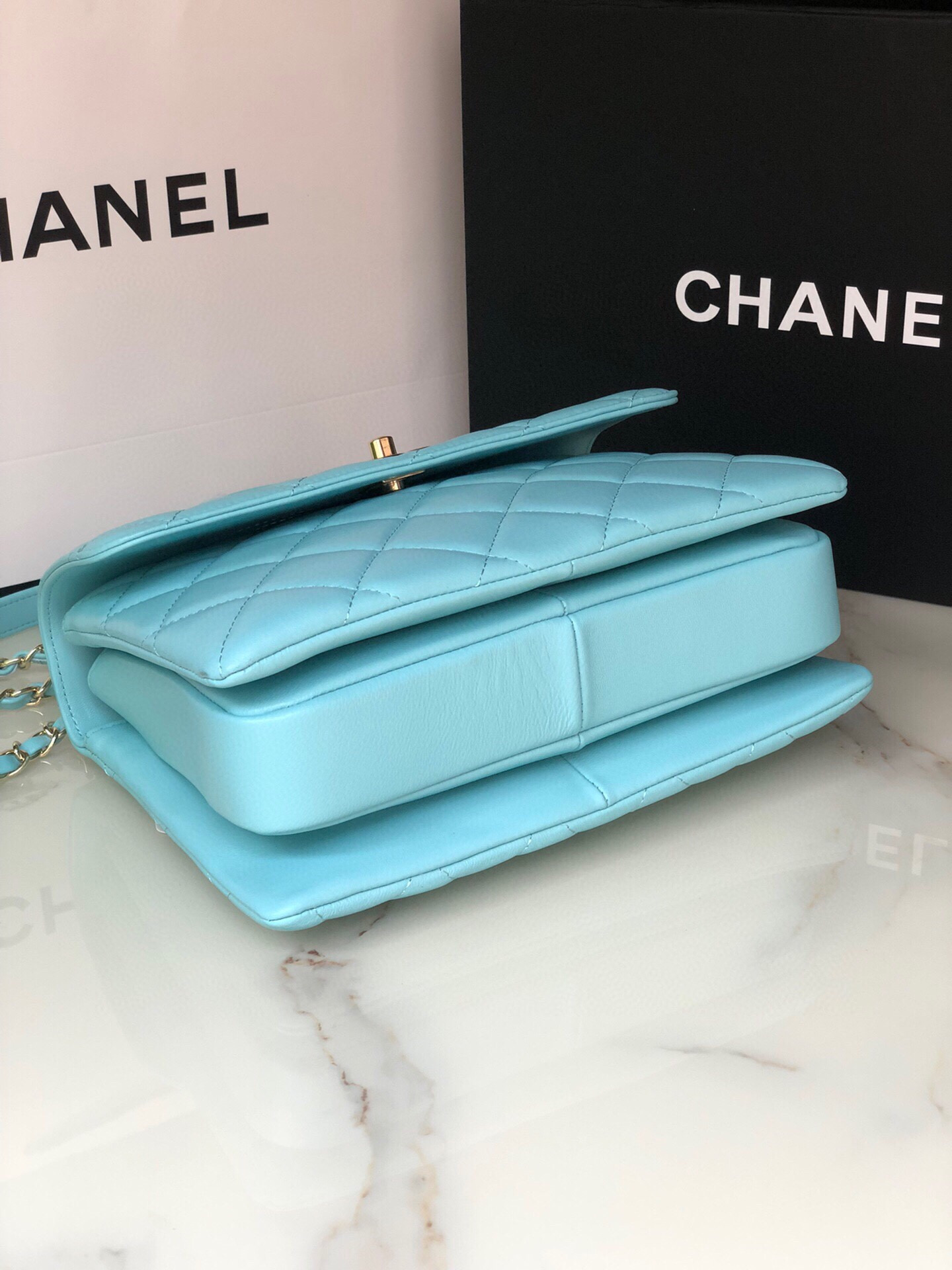 CHANEL FLAP BAG WITH TOP HANDLE 6.6 × 9.8 × 4.7 in