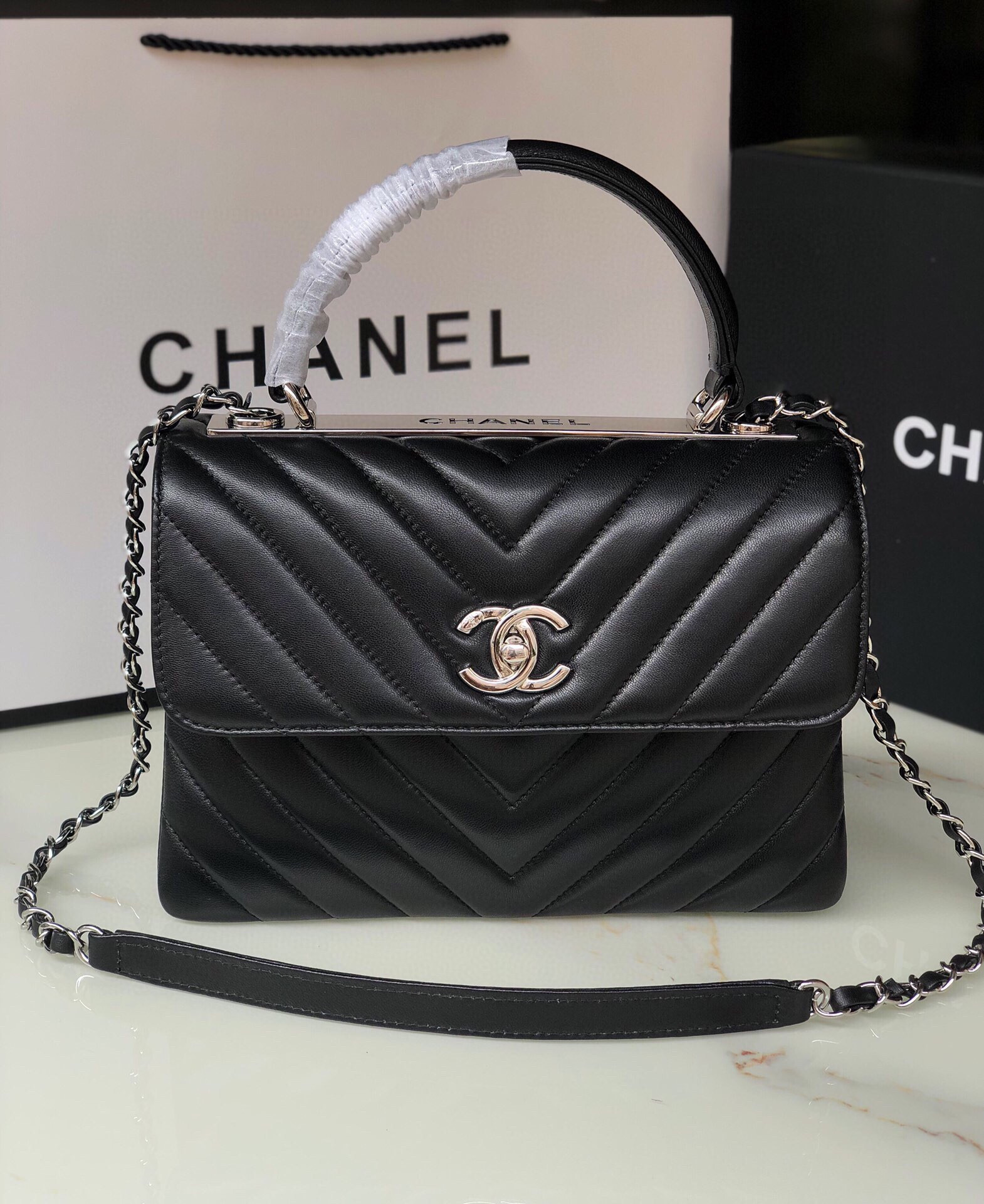 CHANEL FLAP BAG WITH TOP HANDLE 6.6 × 9.8 × 4.7 in
