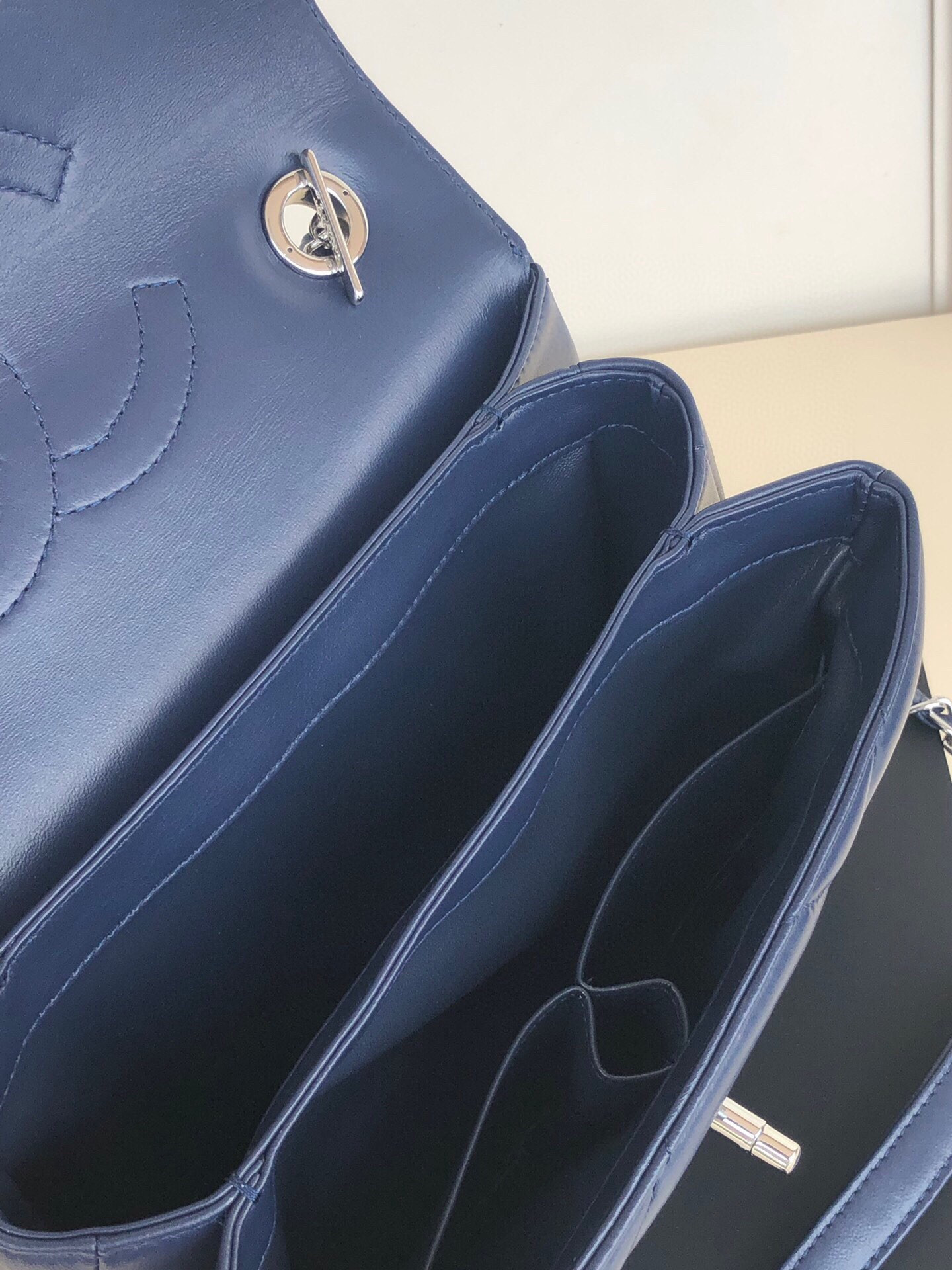 CHANEL FLAP BAG WITH TOP HANDLE 6.6 × 9.8 × 4.7 in