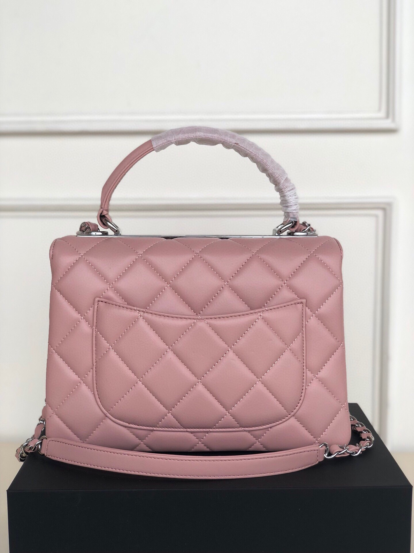 CHANEL FLAP BAG WITH TOP HANDLE 6.6 × 9.8 × 4.7 in