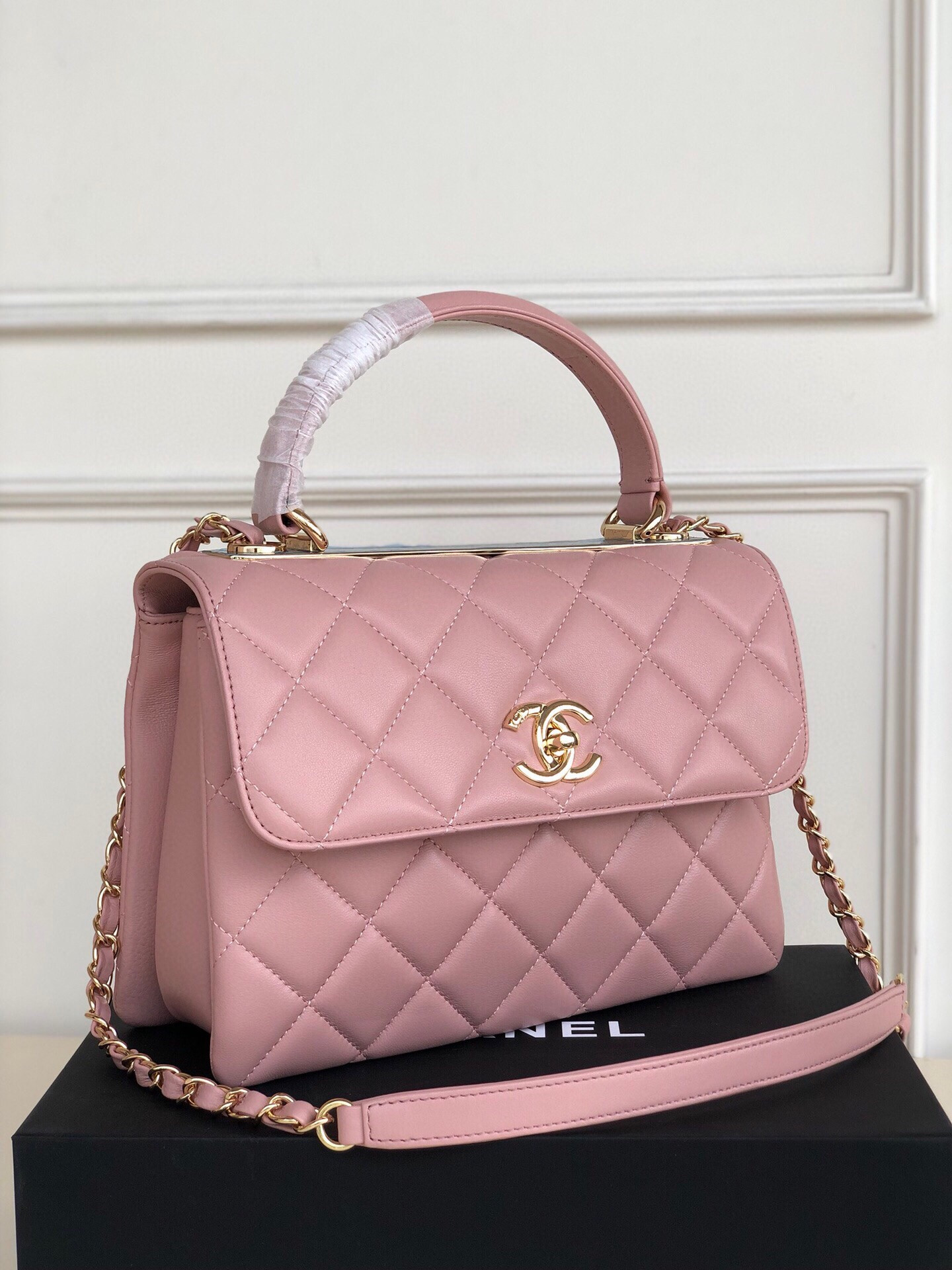 CHANEL FLAP BAG WITH TOP HANDLE 6.6 × 9.8 × 4.7 in