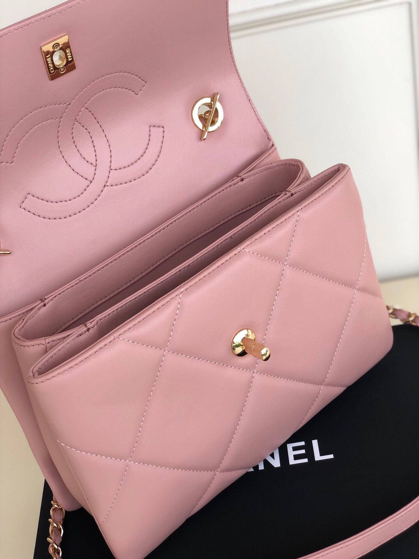 CHANEL FLAP BAG WITH TOP HANDLE 6.6 × 9.8 × 4.7 in