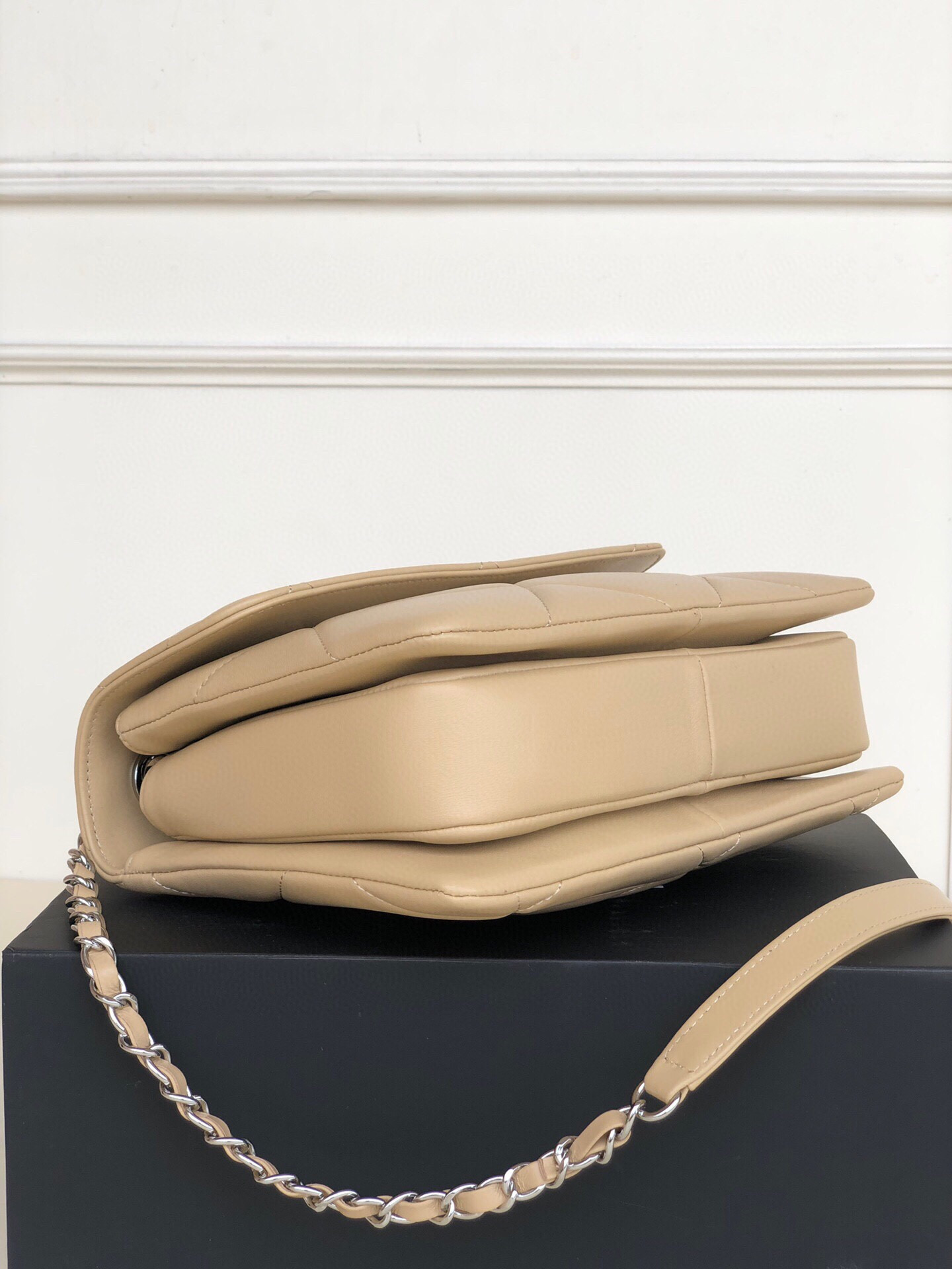 CHANEL FLAP BAG WITH TOP HANDLE 6.6 × 9.8 × 4.7 in