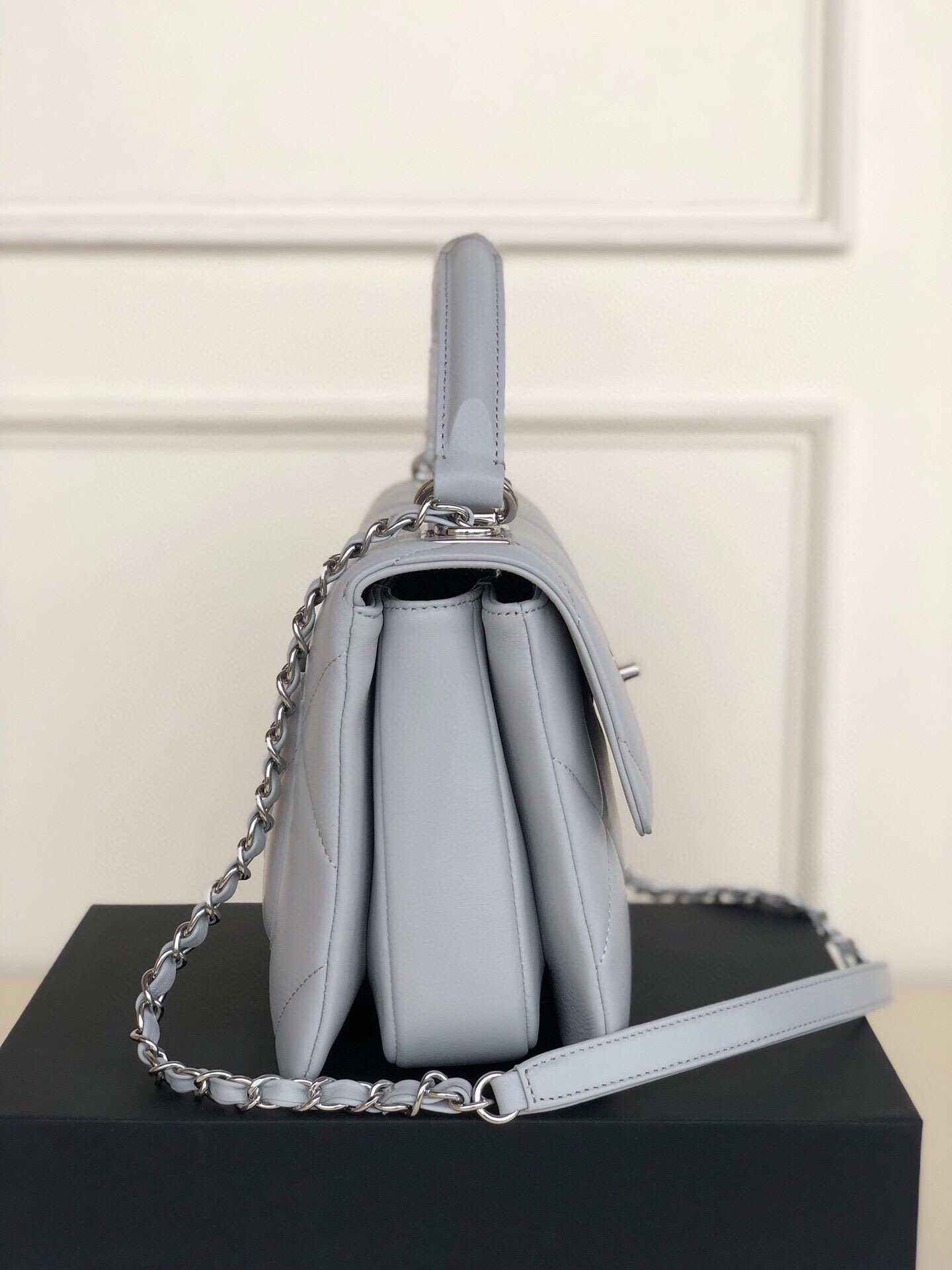 CHANEL FLAP BAG WITH TOP HANDLE 6.6 × 9.8 × 4.7 in