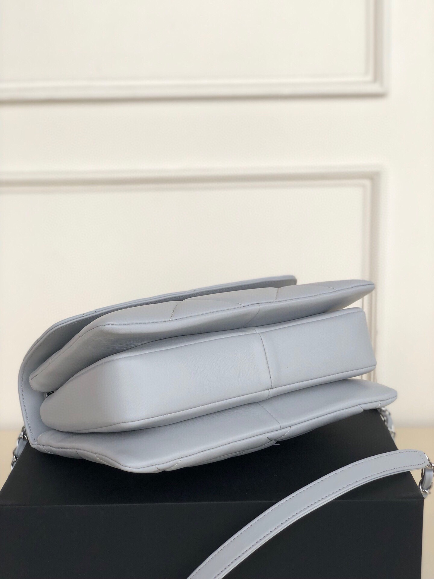 CHANEL FLAP BAG WITH TOP HANDLE 6.6 × 9.8 × 4.7 in