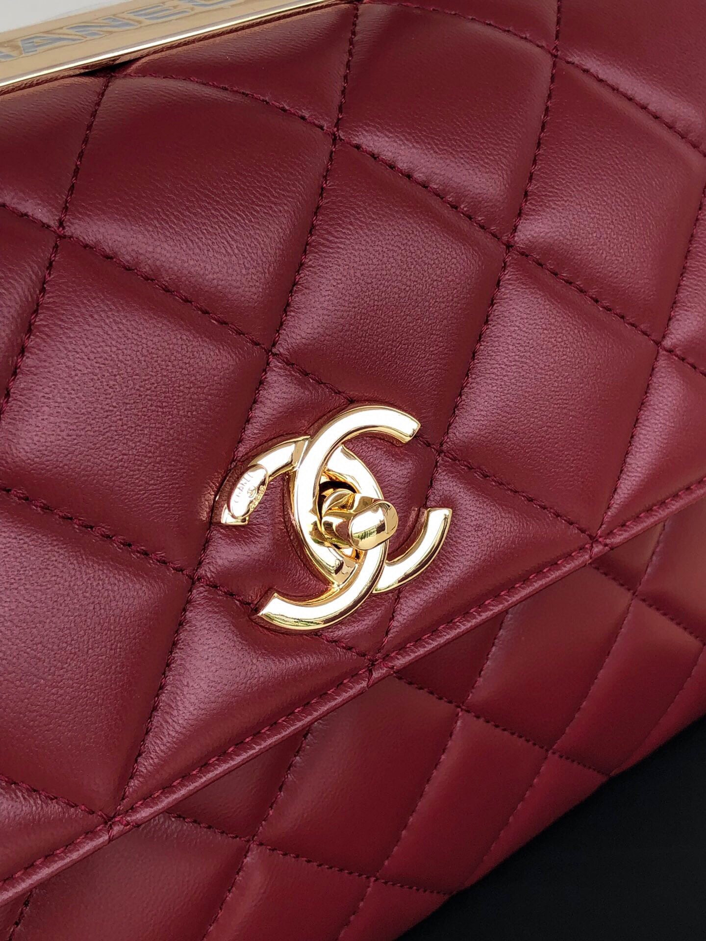 CHANEL FLAP BAG WITH TOP HANDLE 6.6 × 9.8 × 4.7 in