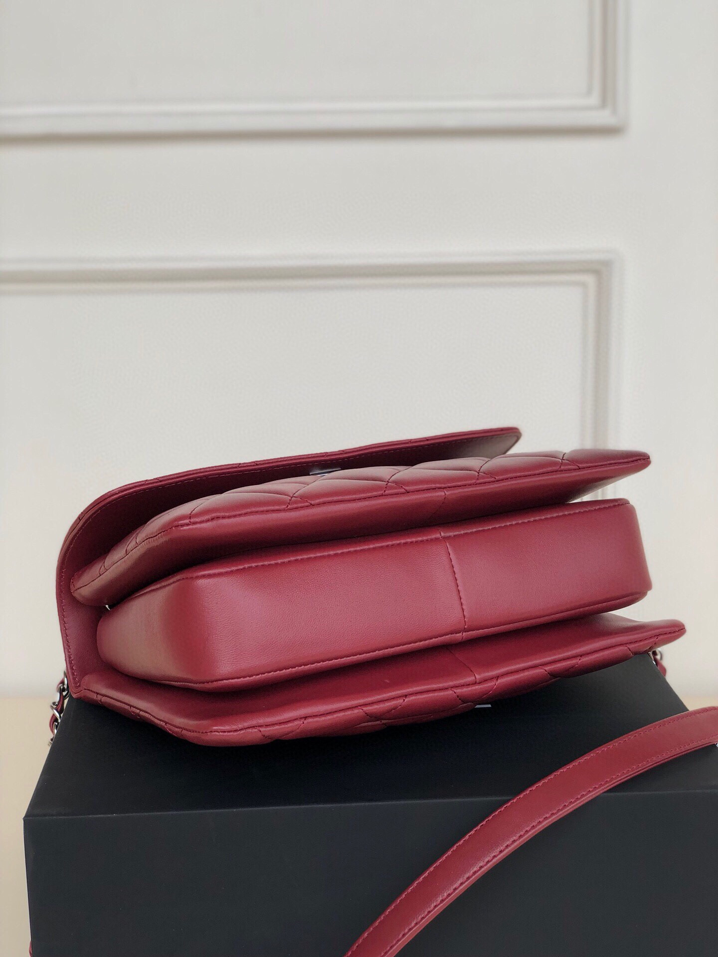 CHANEL FLAP BAG WITH TOP HANDLE 6.6 × 9.8 × 4.7 in