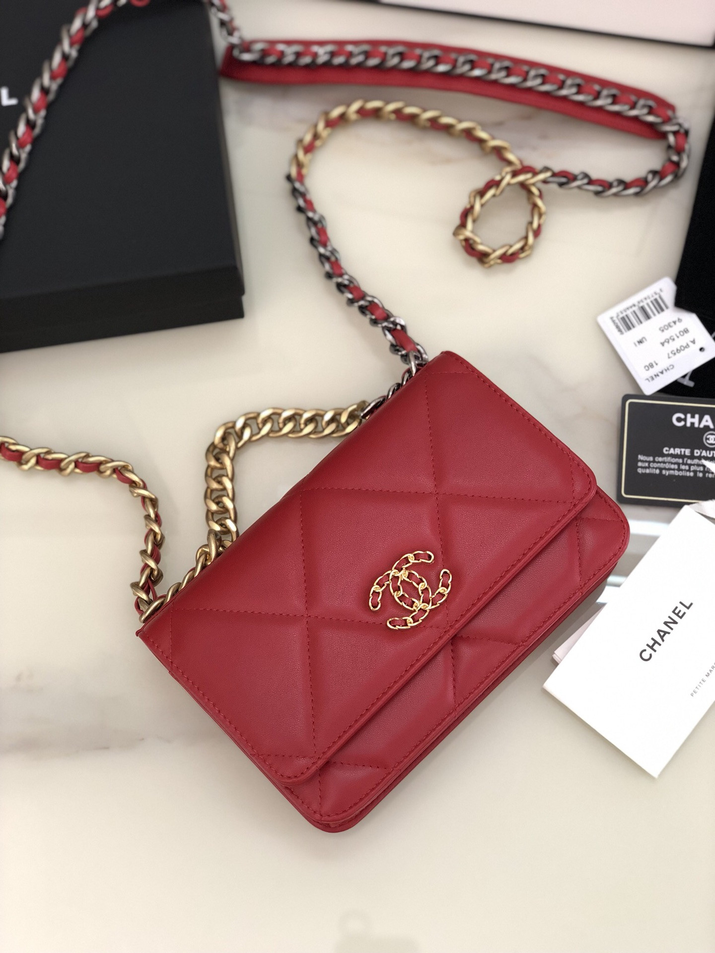 CHANEL CLASSIC WALLET ON CHAIN RED 4.8 × 7.5 × 1.4 in