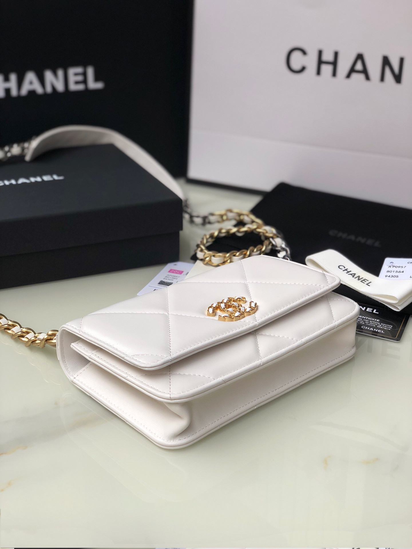 CHANEL CLASSIC WALLET ON CHAIN 4.8 × 7.5 × 1.4 in
