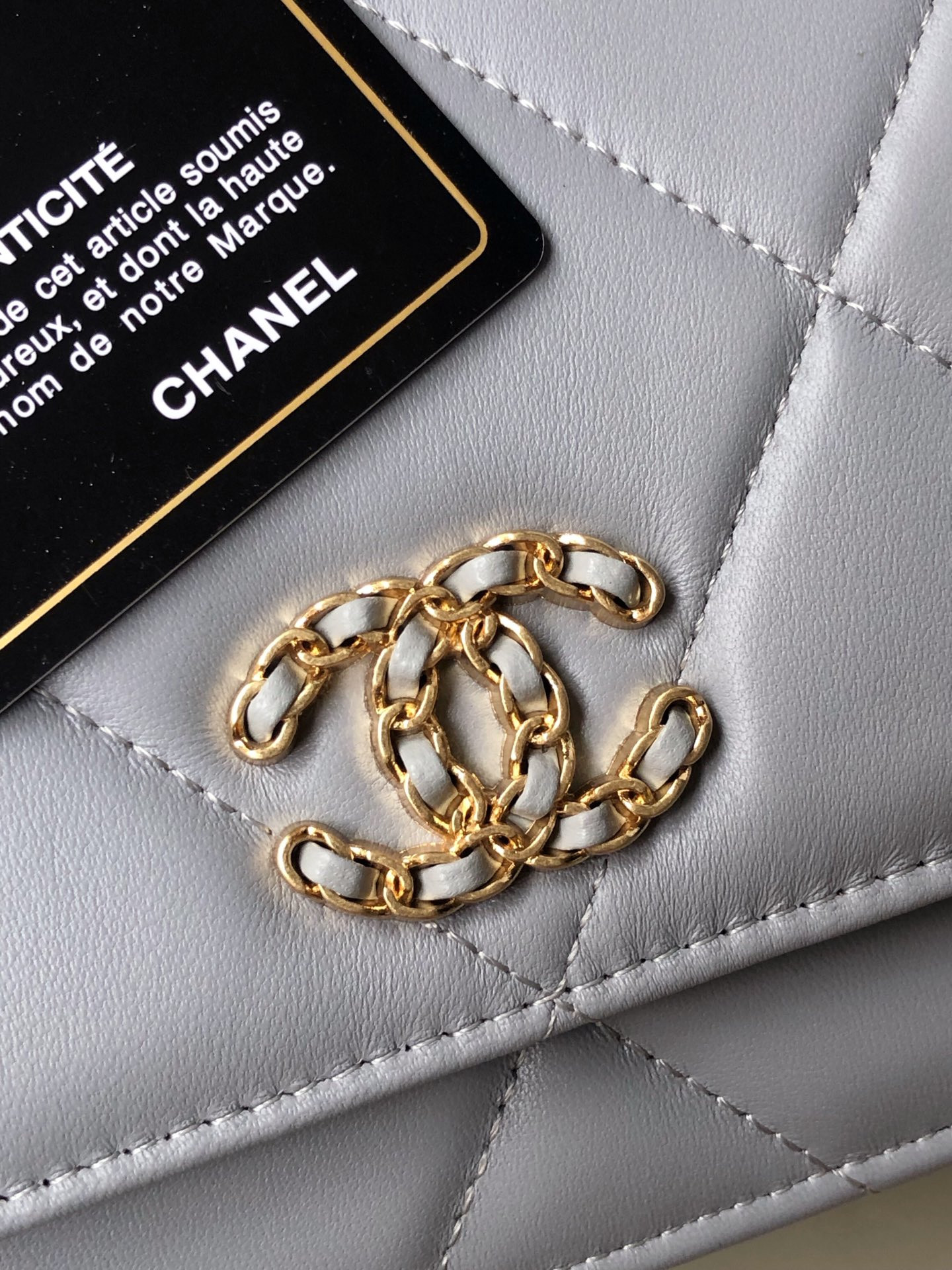 CHANEL CLASSIC WALLET ON CHAIN 4.8 × 7.5 × 1.4 in