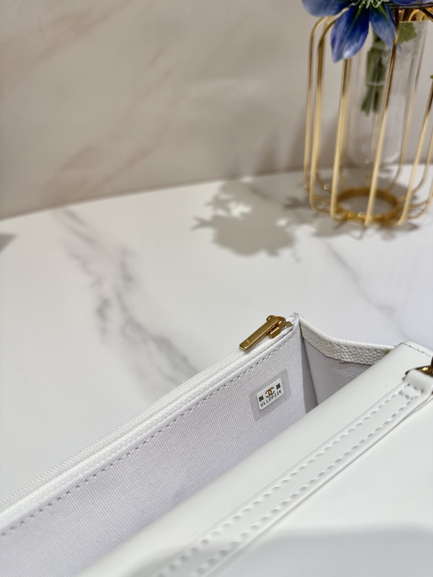 CHANEL CLASSIC WALLET ON CHAIN MINI WHITE 6.7 x 3.9 x 1.6 in