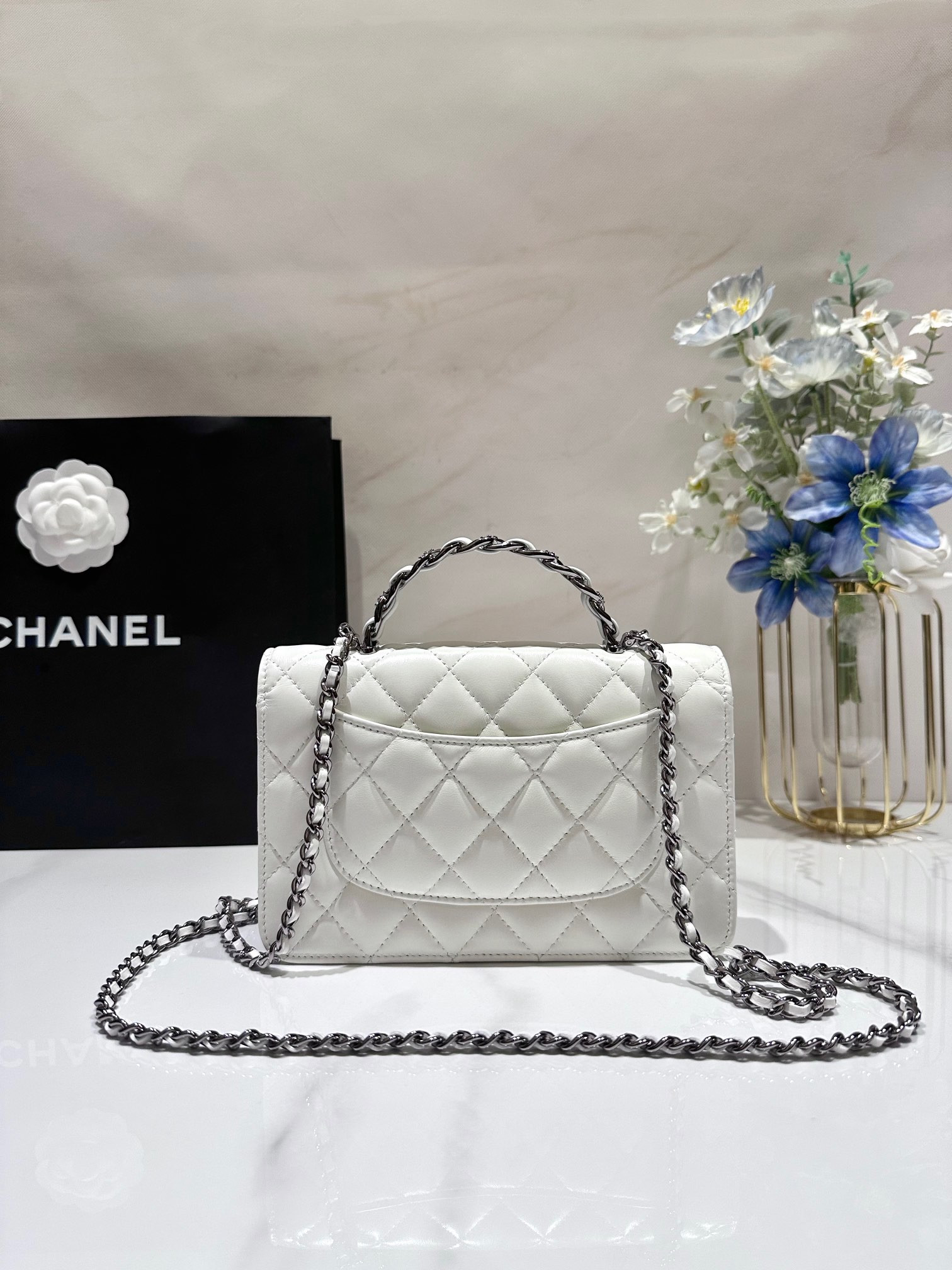 CHANEL CLASSIC WALLET ON CHAIN 4.8 × 7.5 × 1.4 in