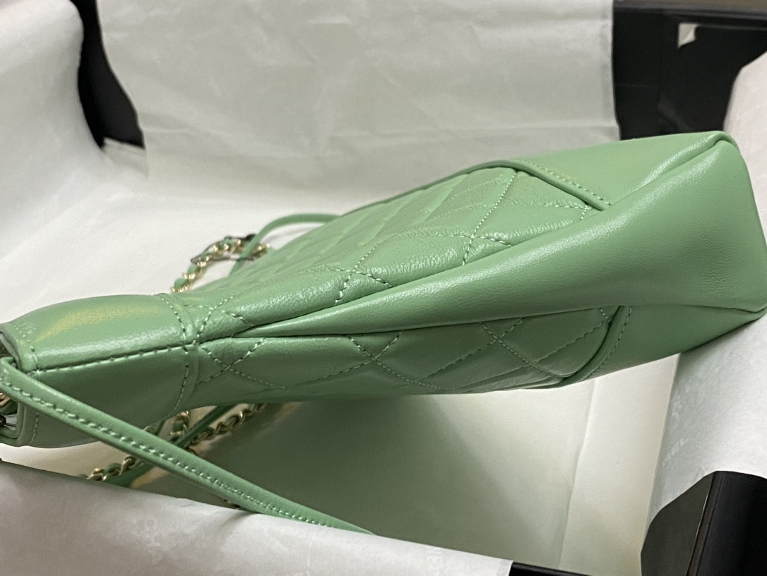 CHANEL MINI SHOPPING BAG Shiny Lambskin & Gold-Tone Metal Light green 22x23x5.5cm
