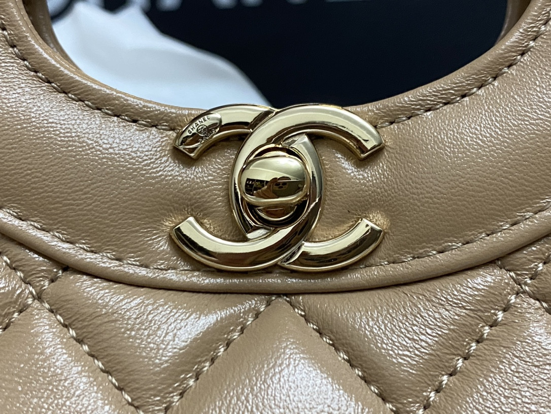 CHANEL MINI SHOPPING BAG Shiny Lambskin & Gold-Tone Metal 22x23x5.5cm