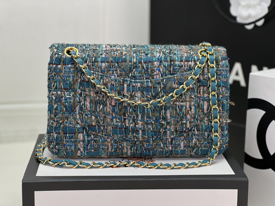 CHANEL CLASSIC 11.12 HANDBAG Tweed & Gold-Tone Metal   6 × 9.9 × 2.5 in