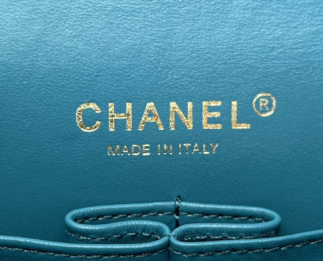 CHANEL CLASSIC 11.12 HANDBAG Tweed & Gold-Tone Metal   6 × 9.9 × 2.5 in