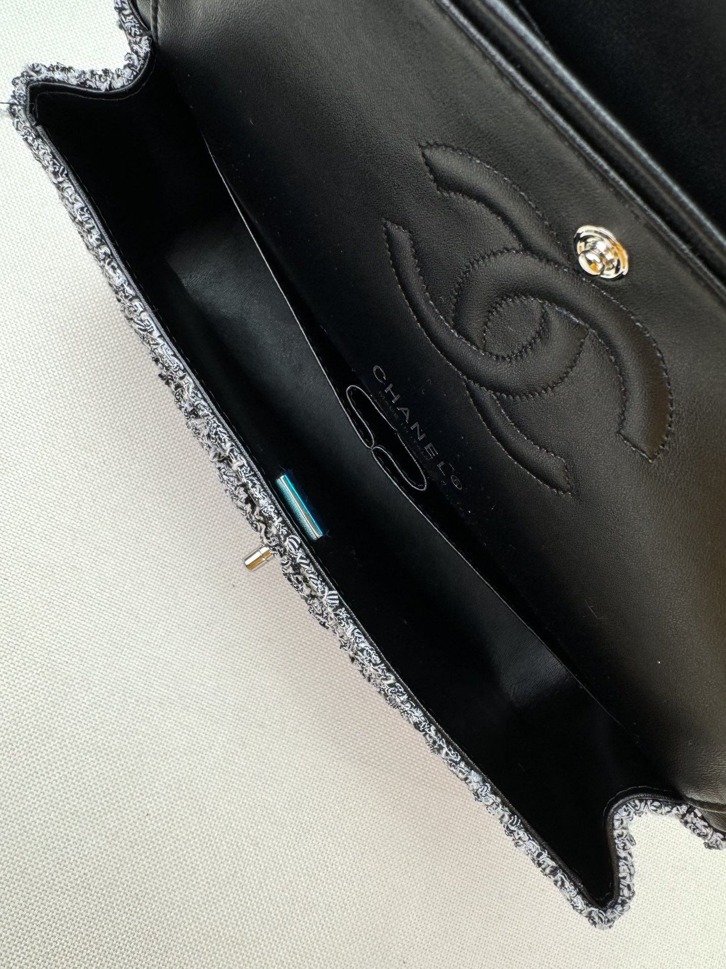 CHANEL CLASSIC 11.12 HANDBAG Tweed & Silver-Tone Metal  6 × 9.9 × 2.5 in