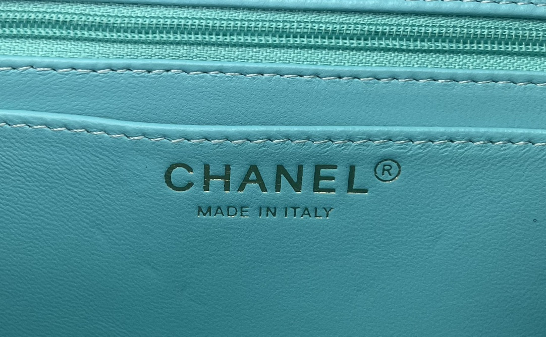 CHANEL MINI CLASSIC 11.12 HANDBAG Tweed & Gold-Tone Metal 4.7 × 7.8 × 2.3 in