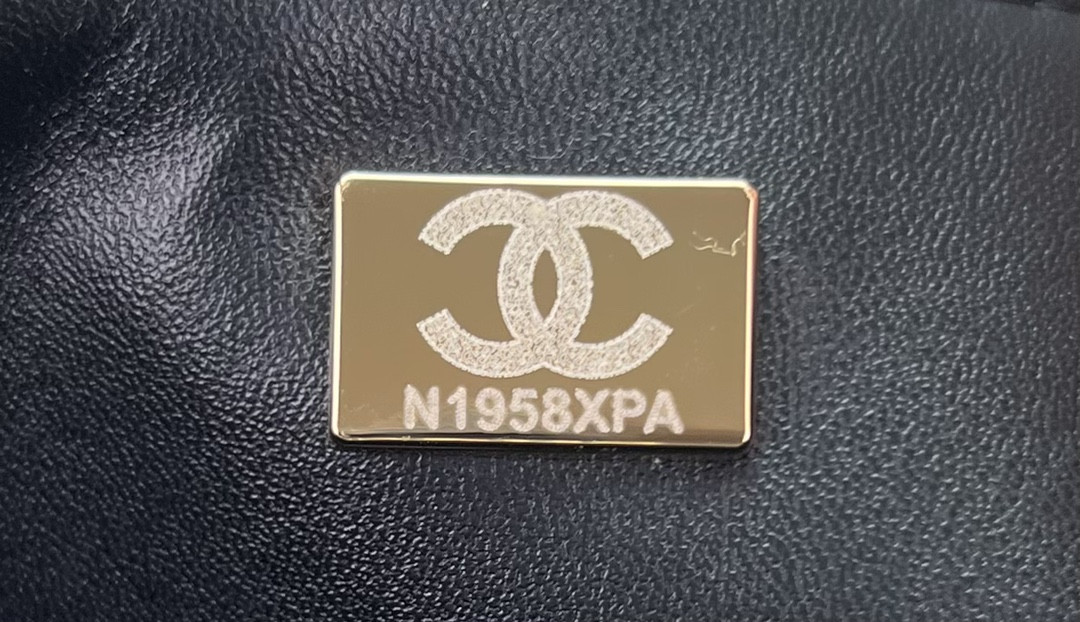 CHANEL MINI CLASSIC 11.12 HANDBAG Tweed & Gold-Tone Metal 4.7 × 7.8 × 2.3 in