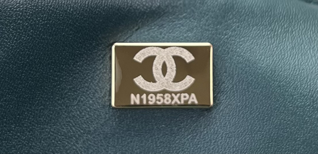 CHANEL MINI CLASSIC 11.12 HANDBAG Tweed & Gold-Tone Metal 4.7 × 7.8 × 2.3 in