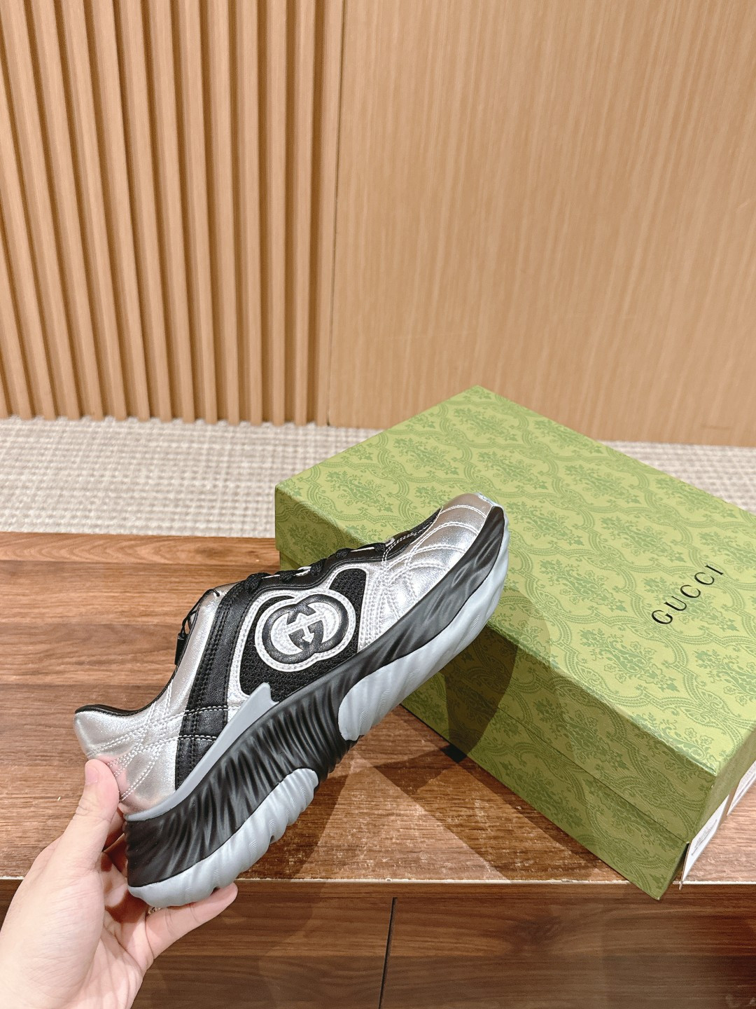 UA GUCCI RIPPLE SNEAKER