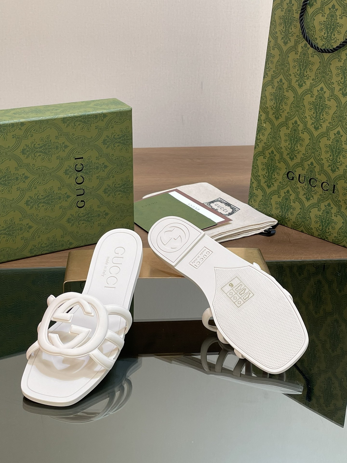 UA GUCCI INTERLOCKING G SLIDE SANDAL White