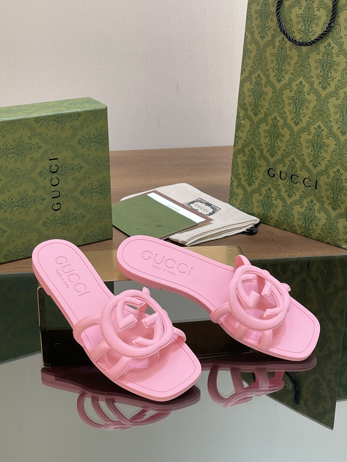 UA GUCCI INTERLOCKING G SLIDE SANDAL Pink