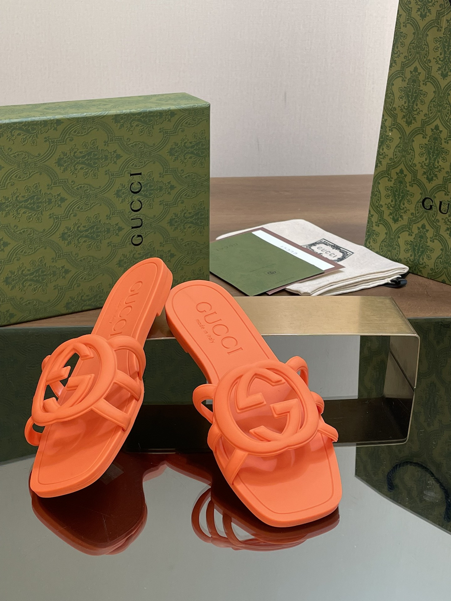 UA GUCCI INTERLOCKING G SLIDE SANDAL Orange