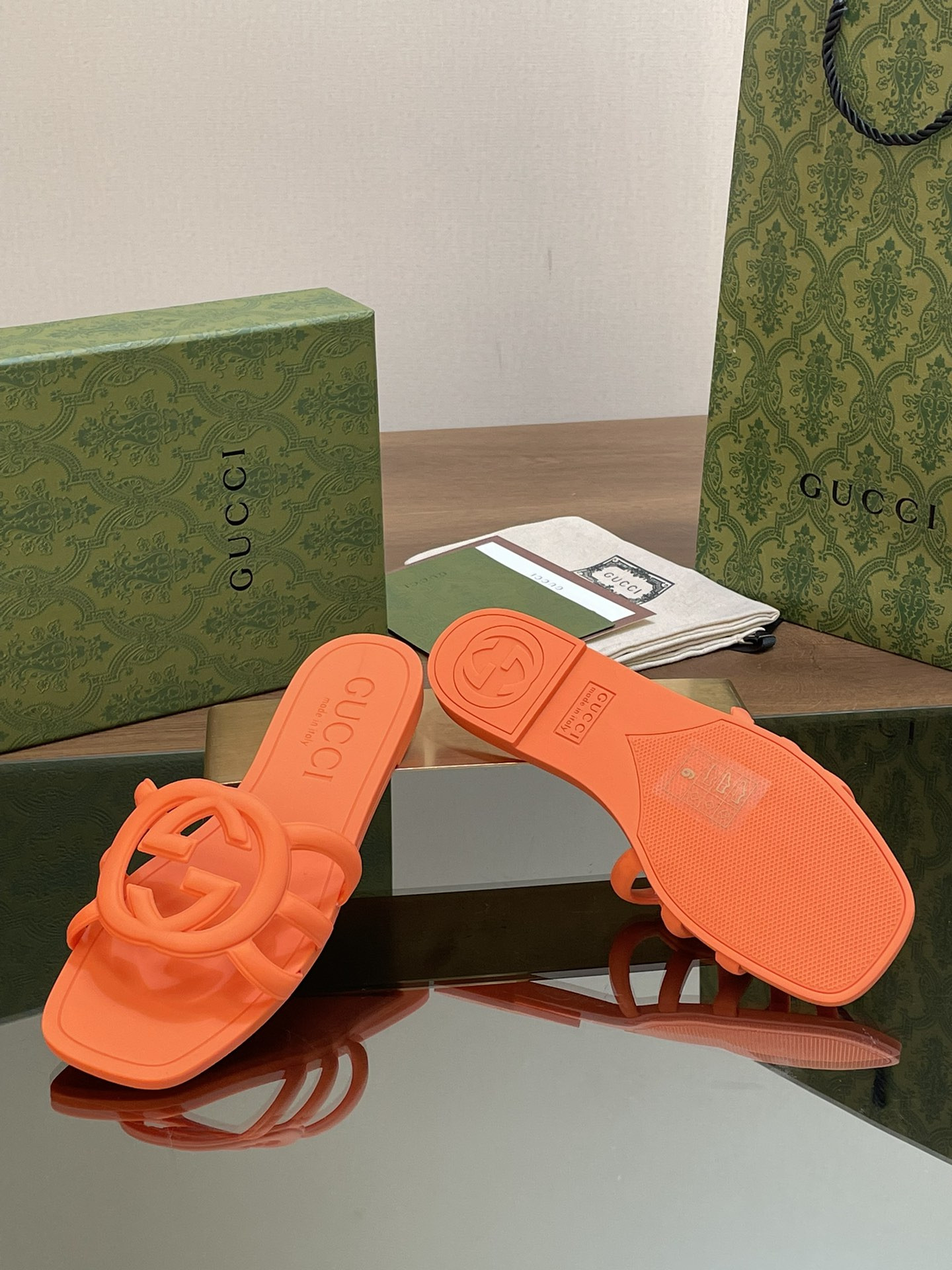 UA GUCCI INTERLOCKING G SLIDE SANDAL Orange