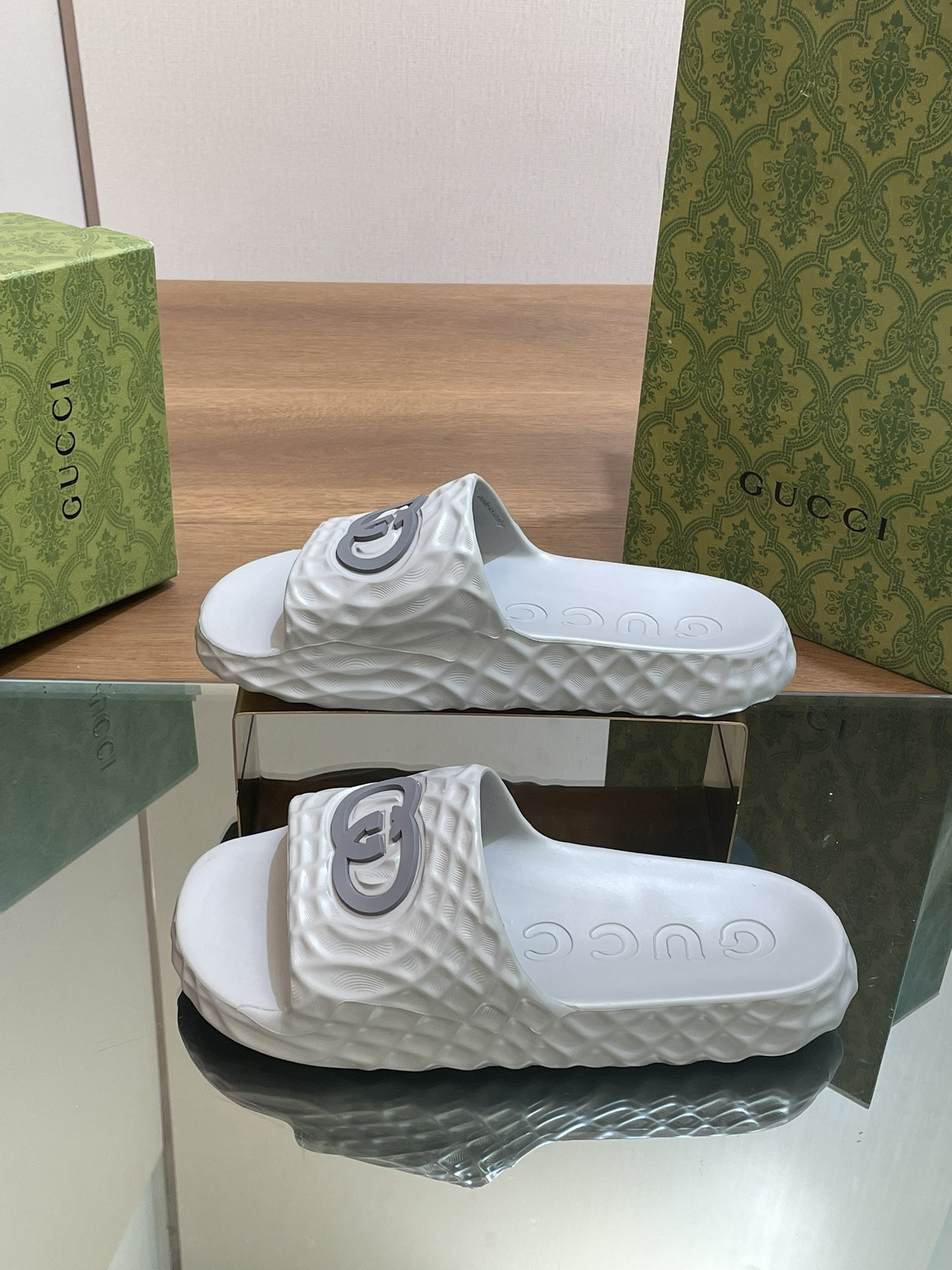 UA GUCCI INTERLOCKING G SLIDE SANDAL Gray