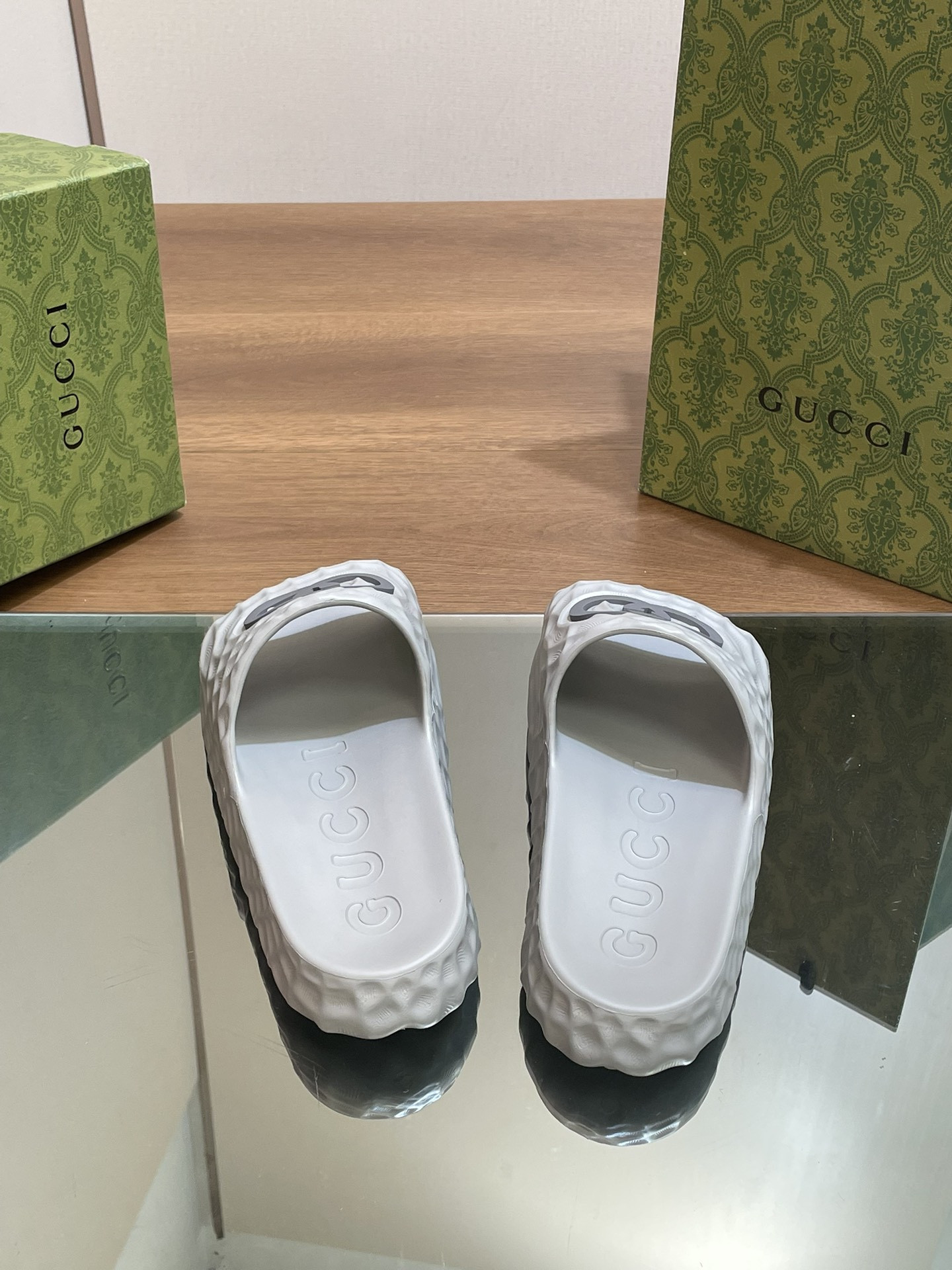 UA GUCCI INTERLOCKING G SLIDE SANDAL Gray