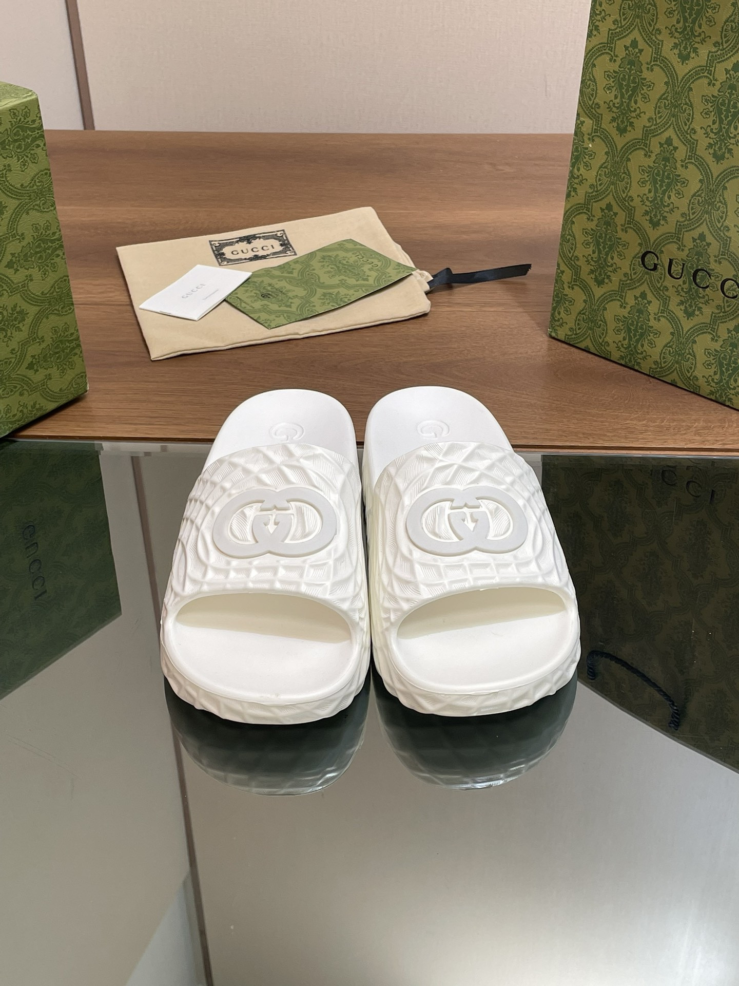 UA GUCCI INTERLOCKING G SLIDE SANDAL White