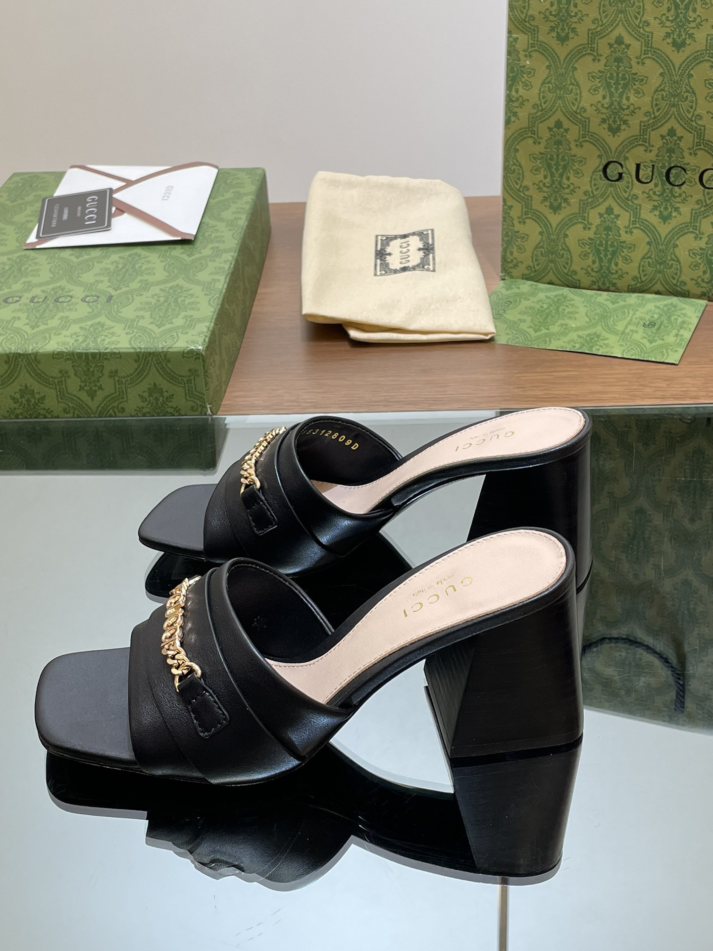 UA GUCCI SIGNORIA SLIDE SANDAL