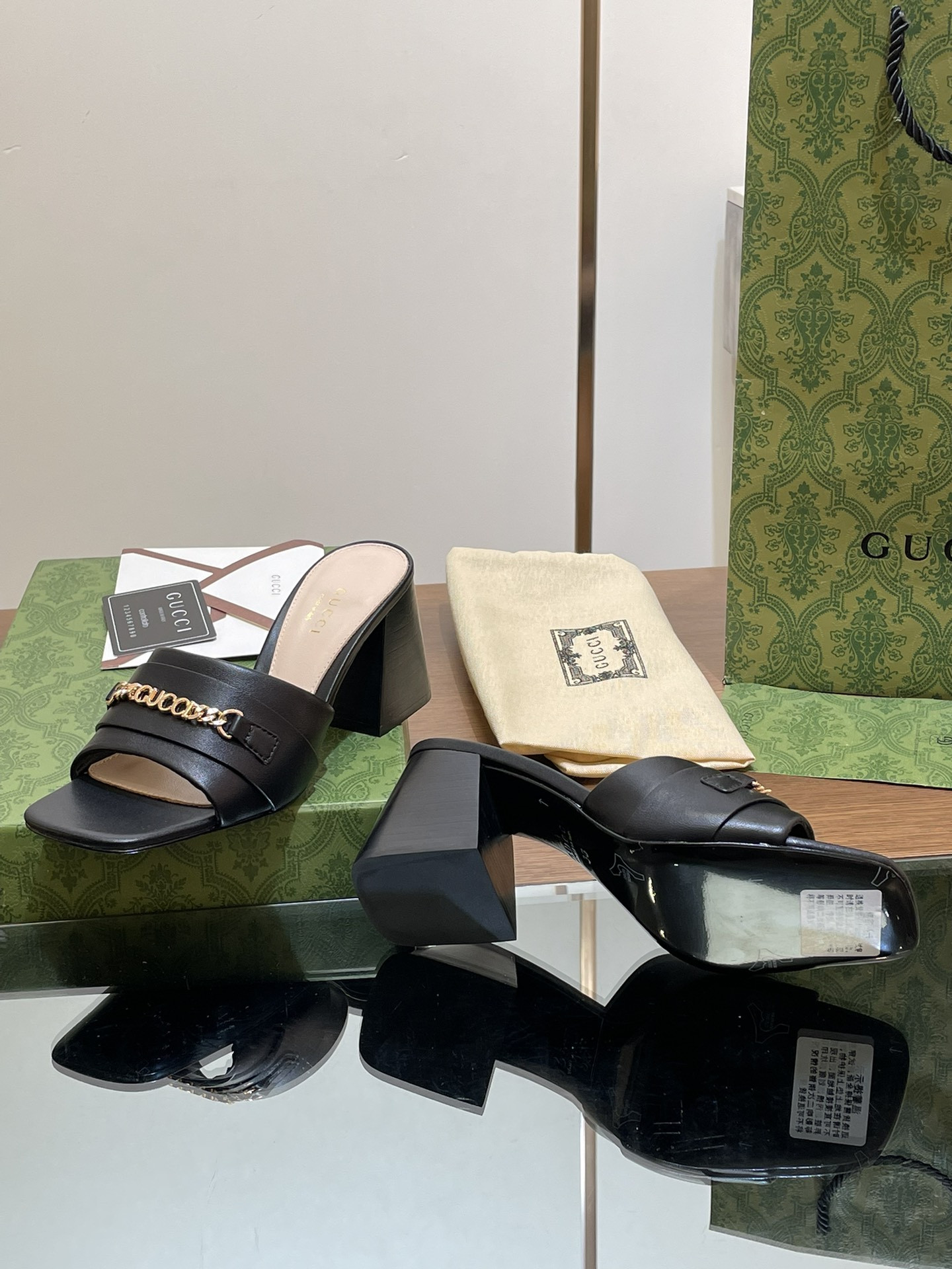 UA GUCCI SIGNORIA SLIDE SANDAL