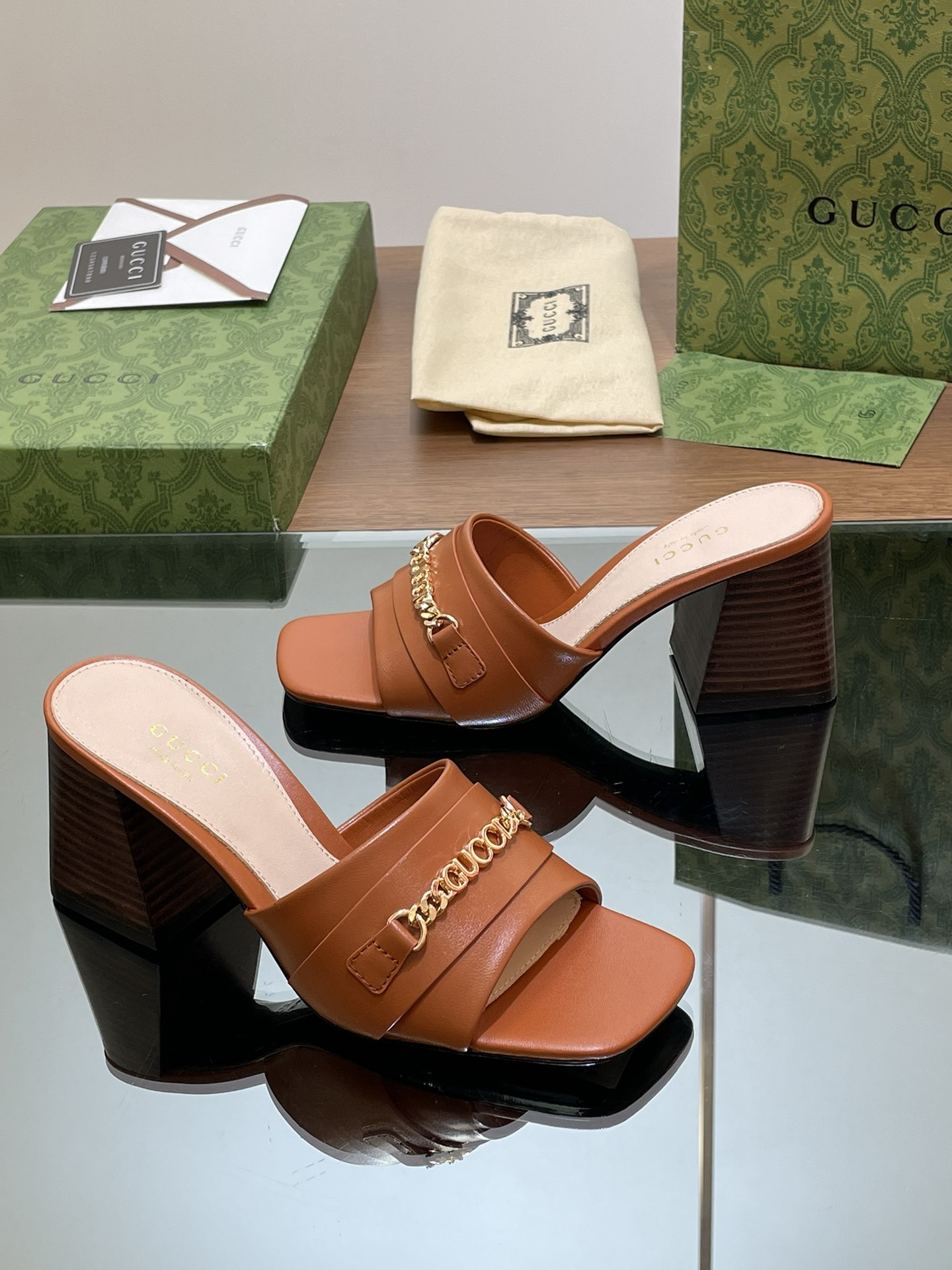 UA GUCCI SIGNORIA SLIDE SANDAL