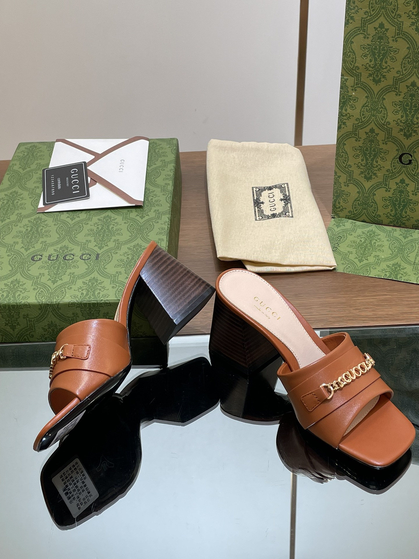 UA GUCCI SIGNORIA SLIDE SANDAL