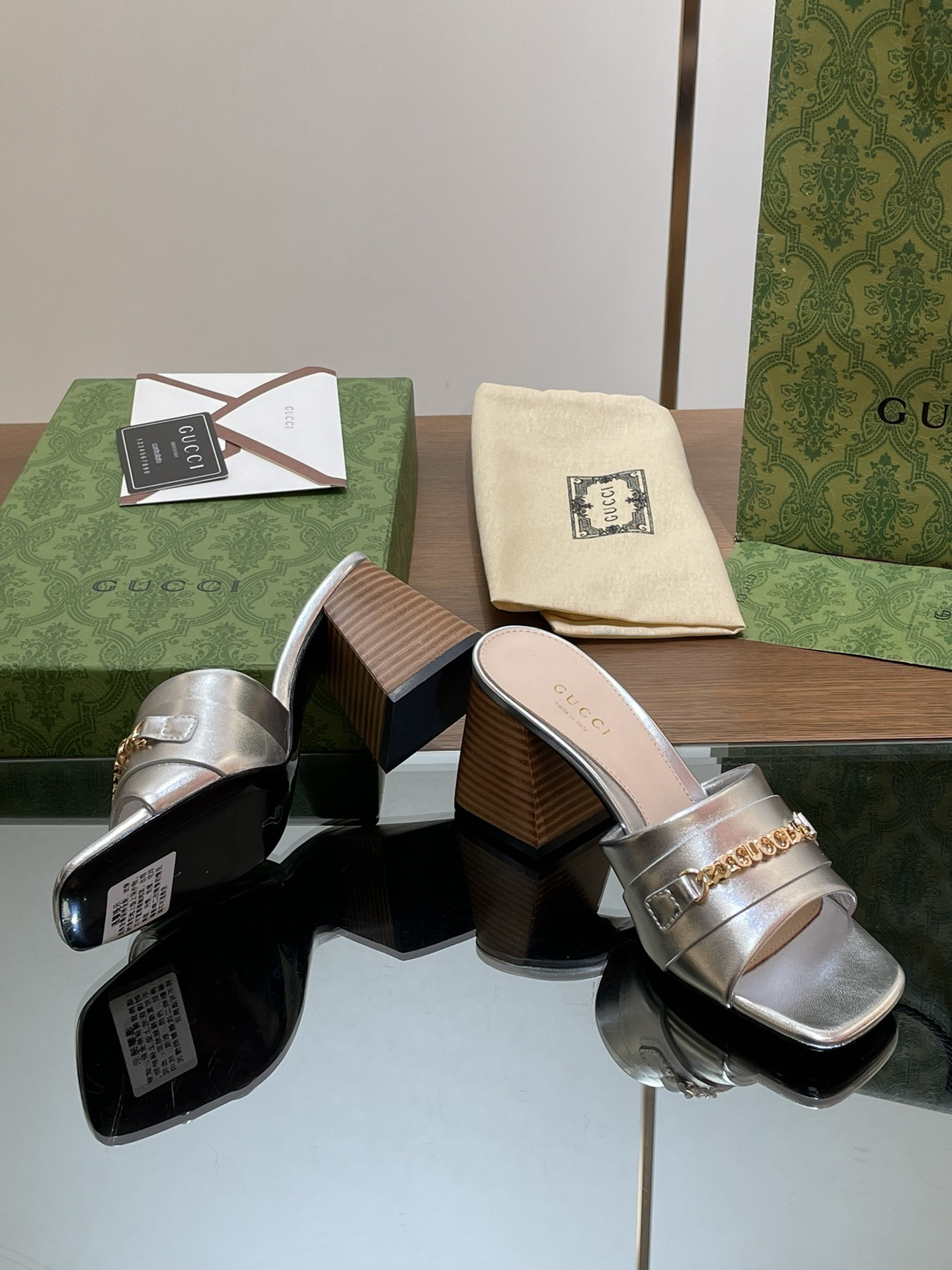 UA GUCCI SIGNORIA SLIDE SANDAL