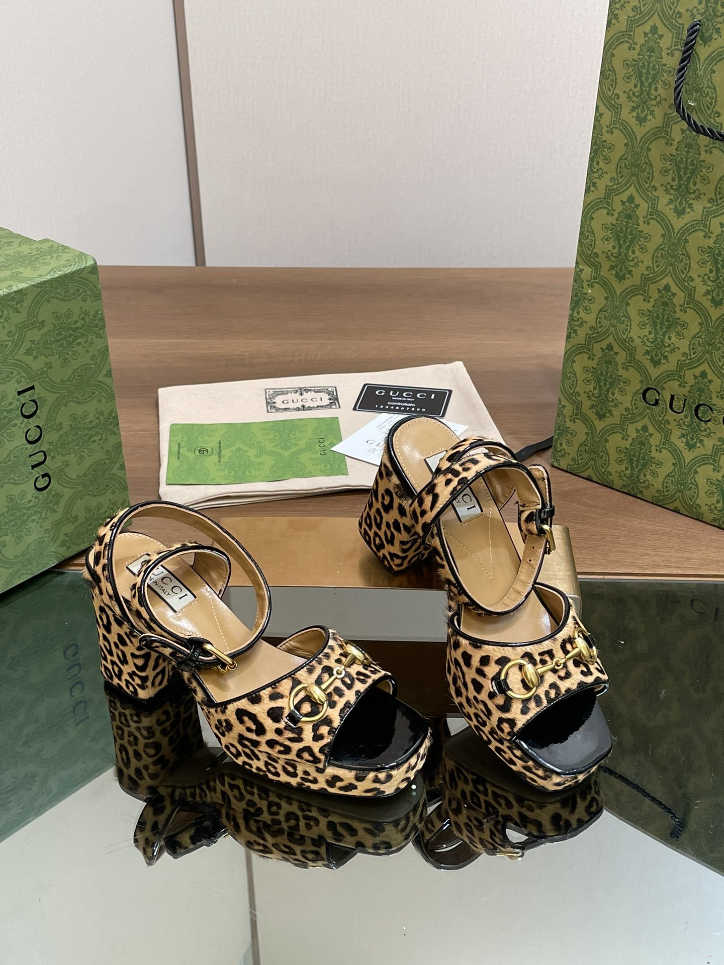 UA GUCCI HORSEBIT PLATFORM SANDAL