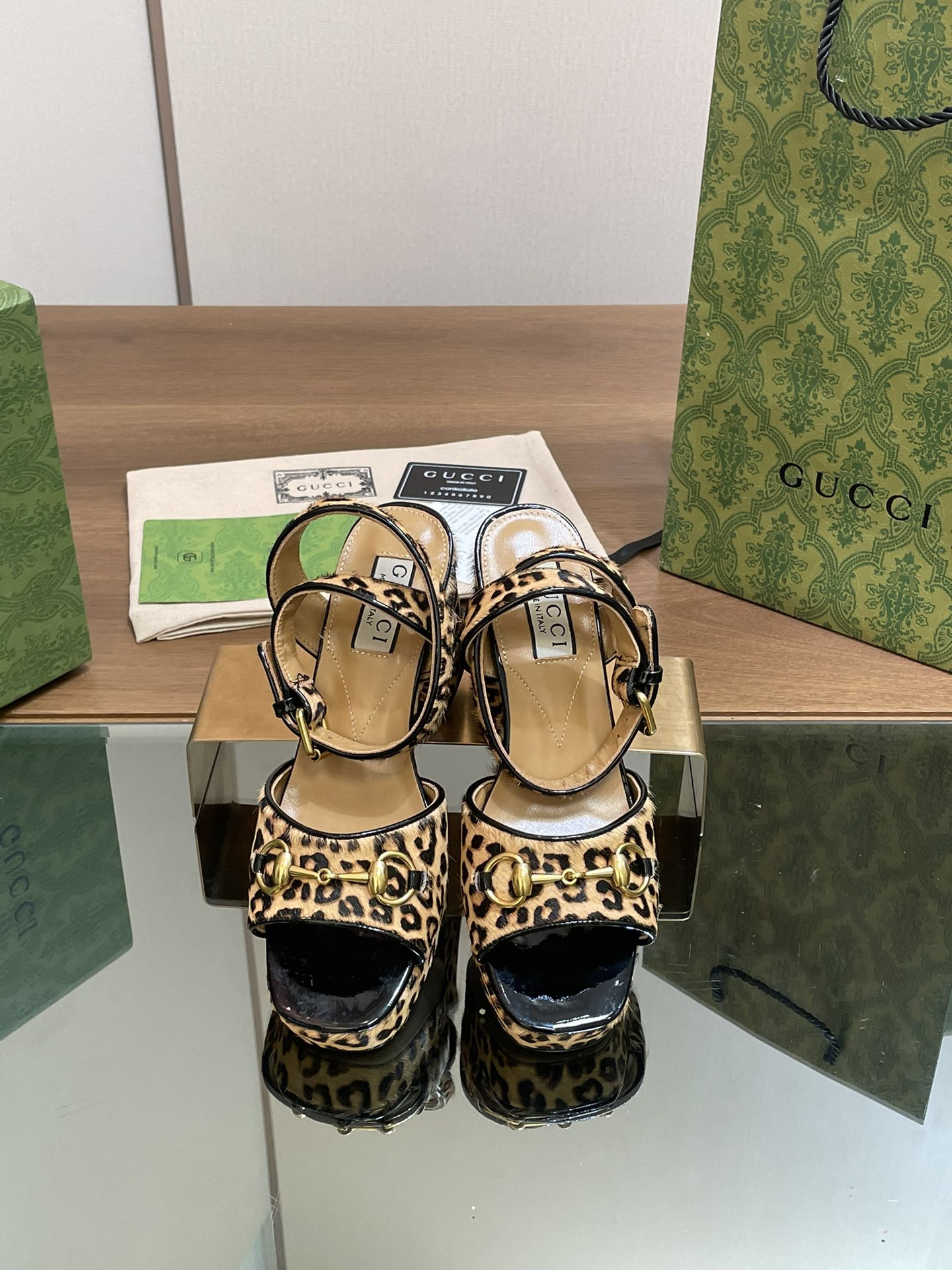 UA GUCCI HORSEBIT PLATFORM SANDAL