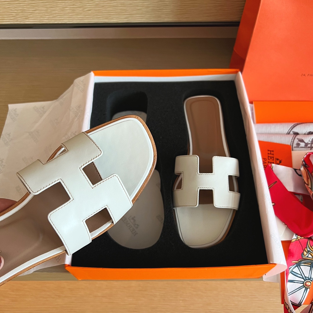 UA Hermès Oran sandal
