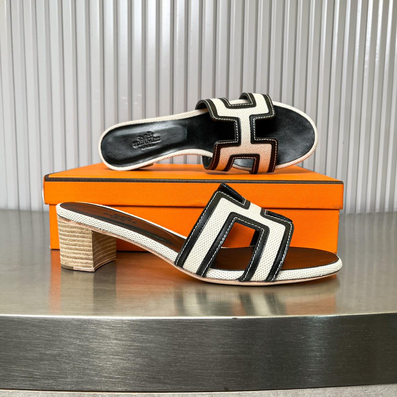 UA Hermès Oasis sandal