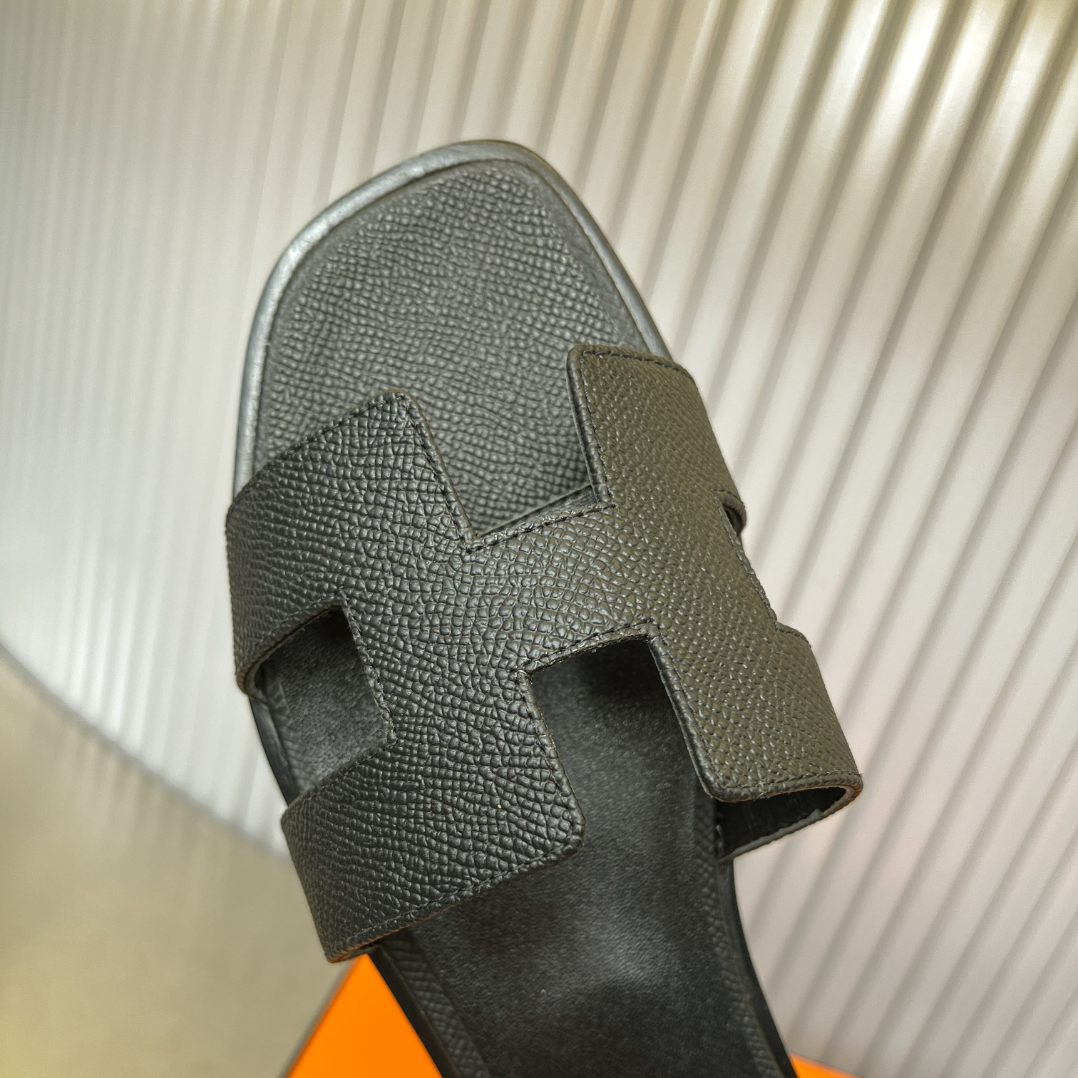 UA Hermès Oran sandal