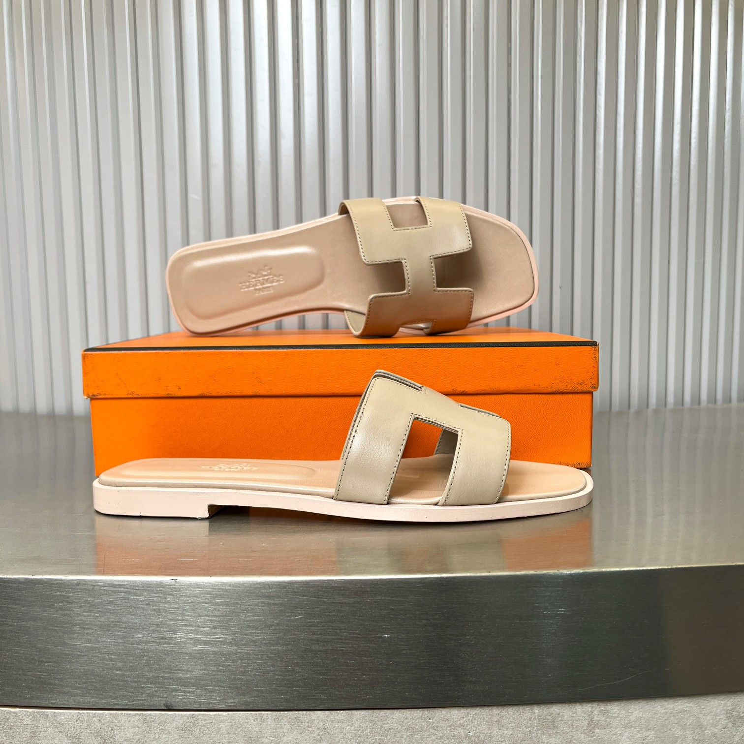 UA Hermès Oran sandal