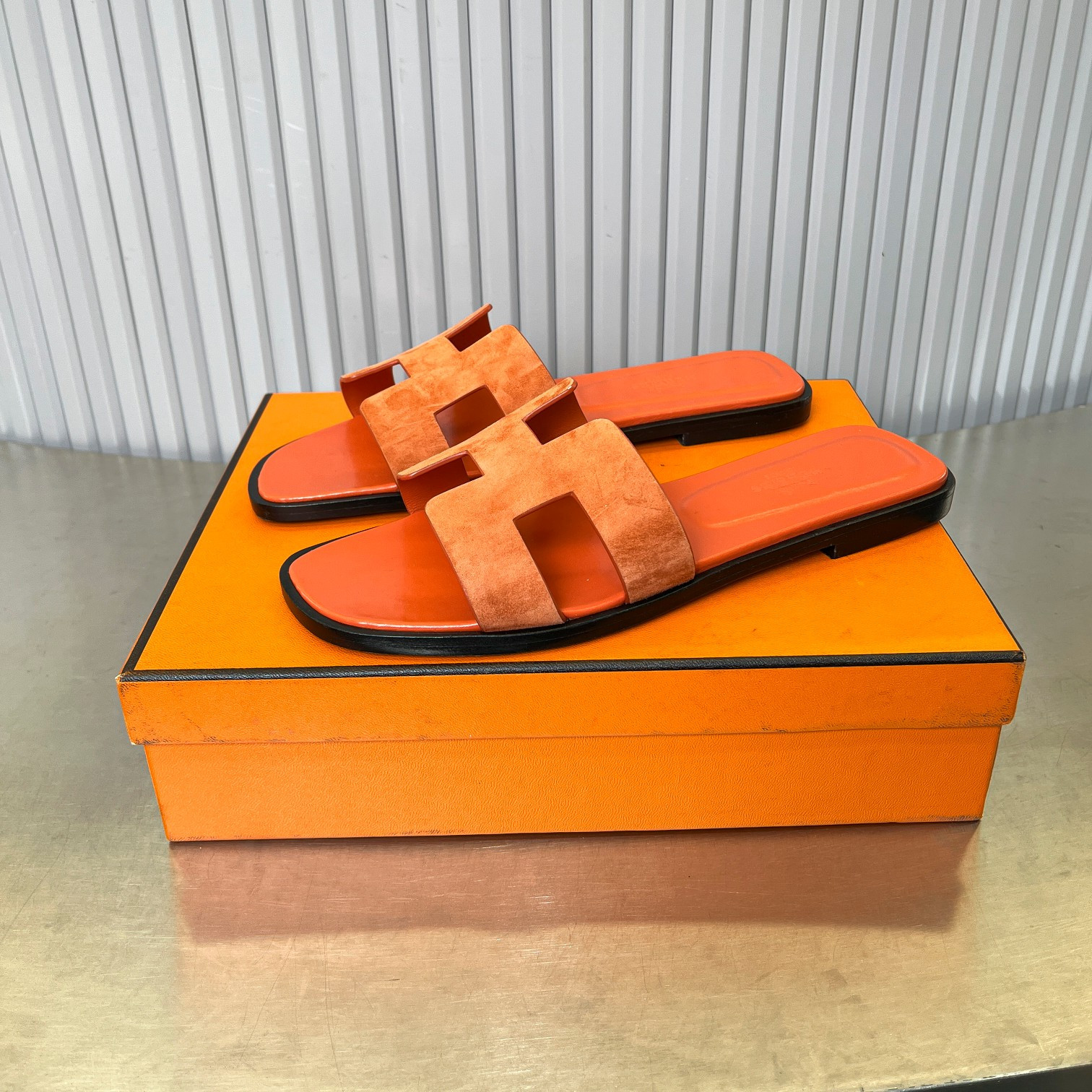 UA Hermès Oran sandal