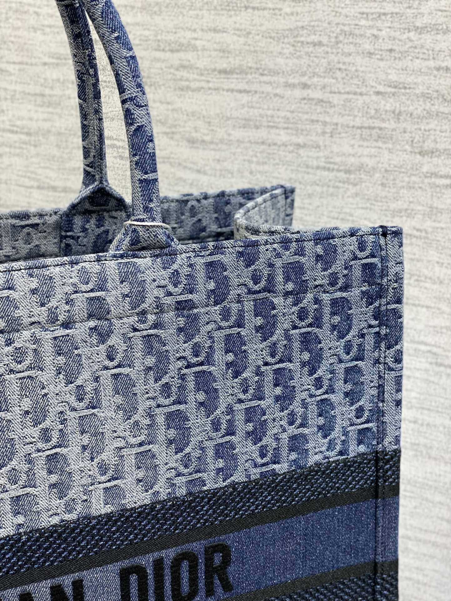 Large Dior Book Tote Blue Denim Dior Oblique Jacquard  42 x 35 x 18.5 cm