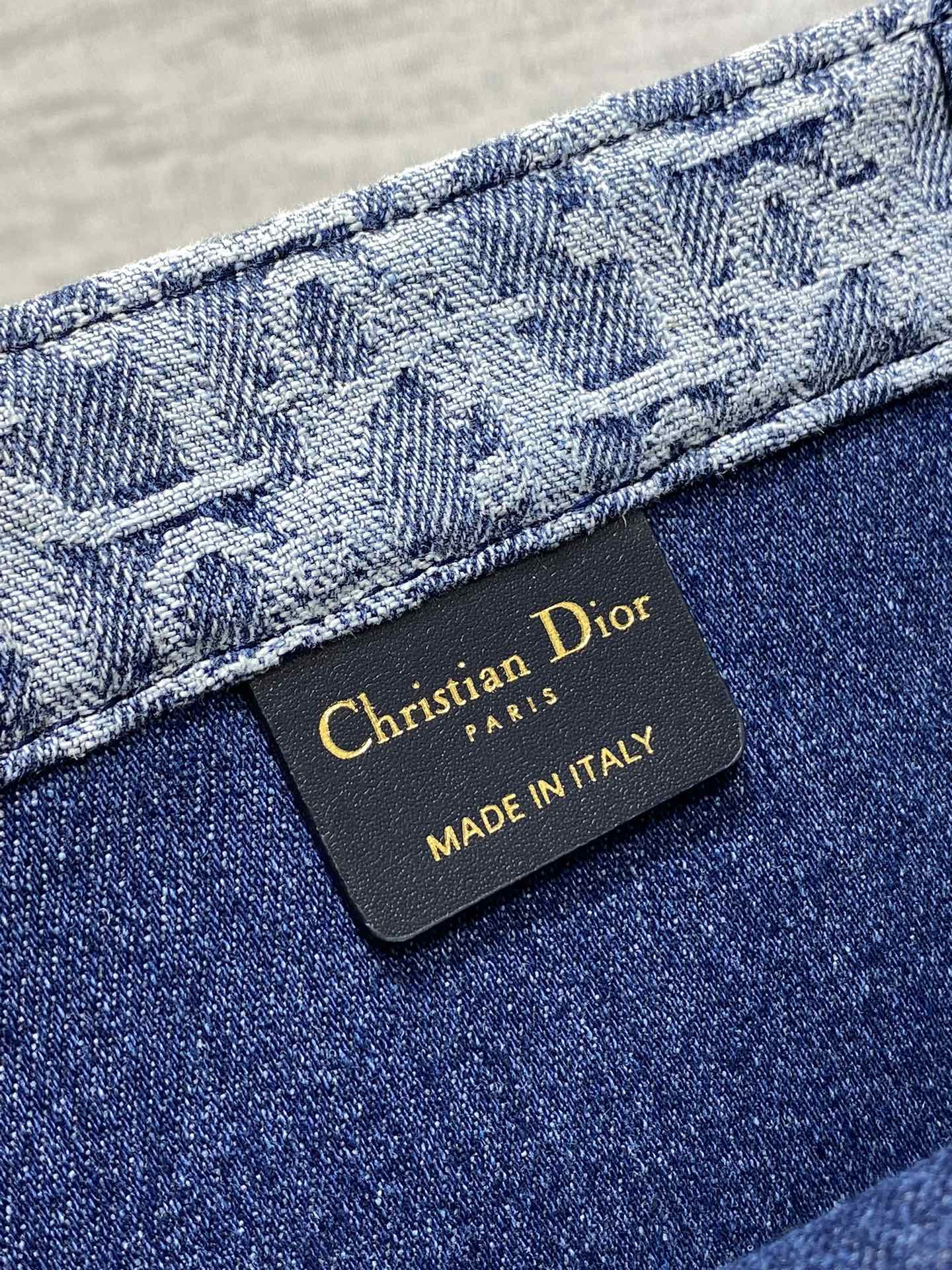 Large Dior Book Tote Blue Denim Dior Oblique Jacquard  42 x 35 x 18.5 cm
