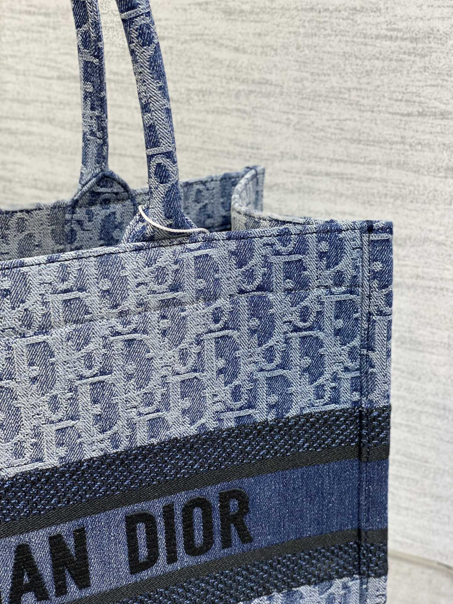 Medium Dior Book Tote Blue Denim Dior Oblique Jacquard 36 x 27.5 x 16.5 cm